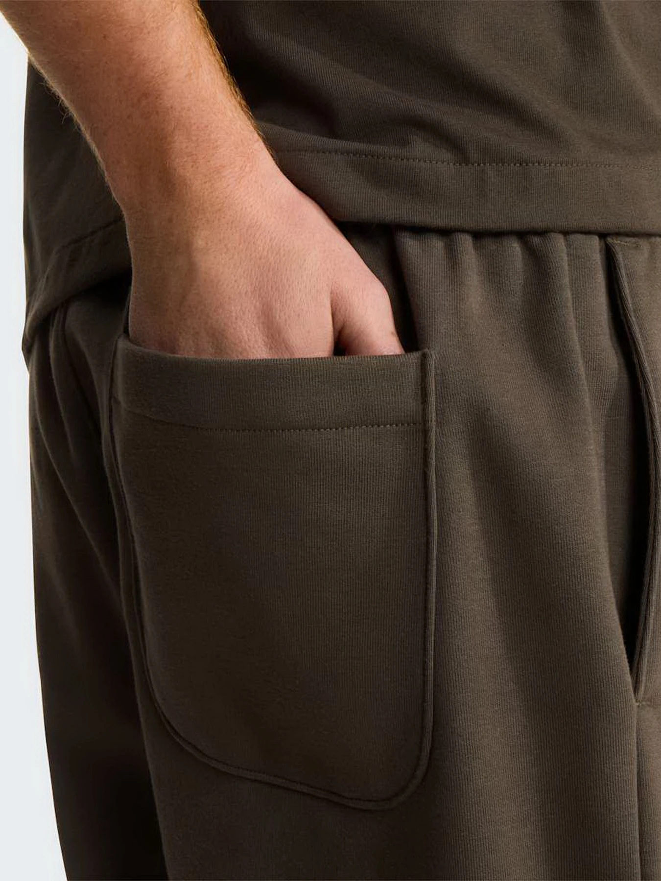 Брюки The North Face M TNF RED BOX SWEATPANTS модель NF0A8EG321L1 Фото