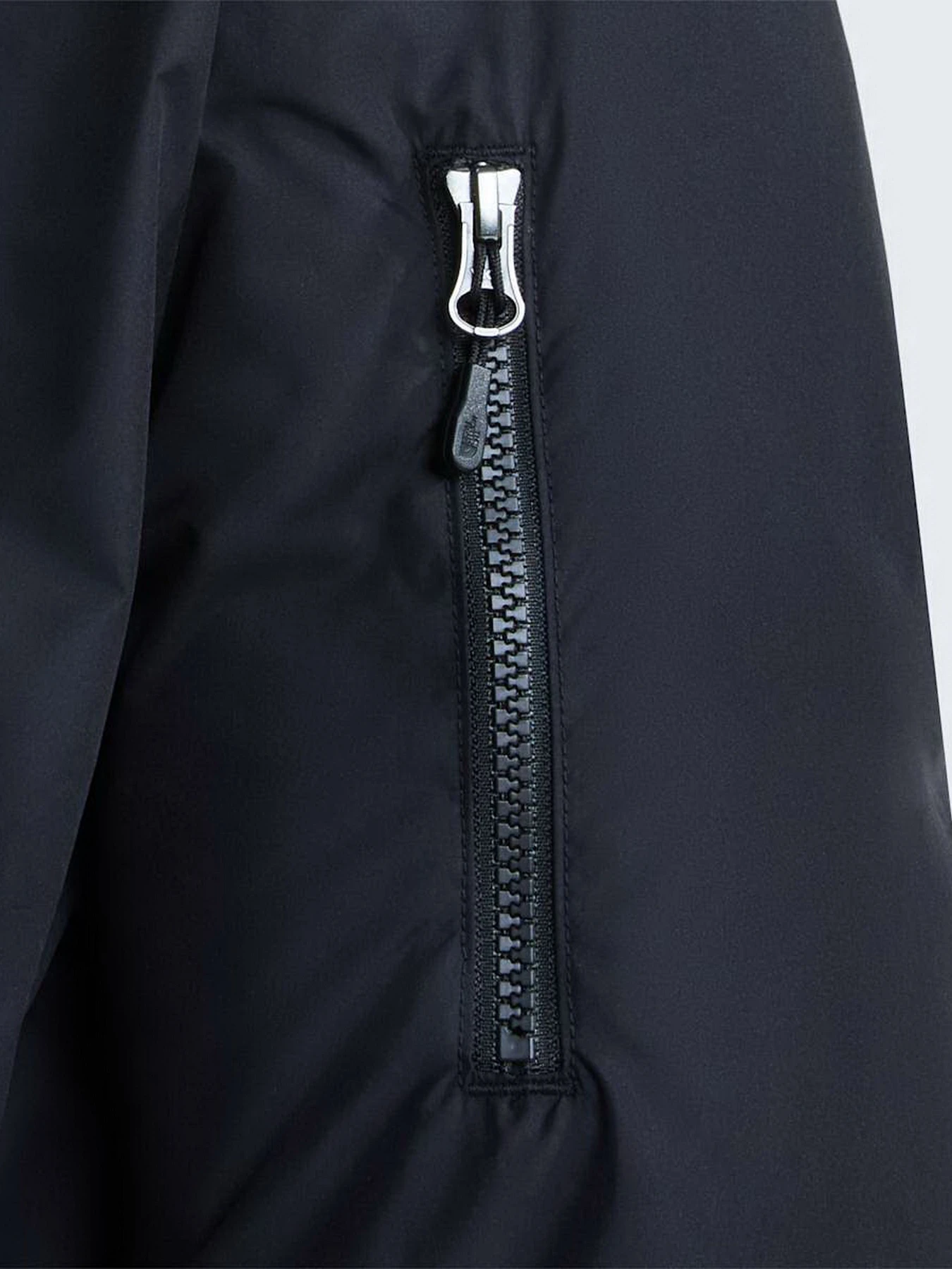 Куртки и дубленки The North Face W CHOQA BOMBER JKT модель NF0A8F1WJK31 Фото