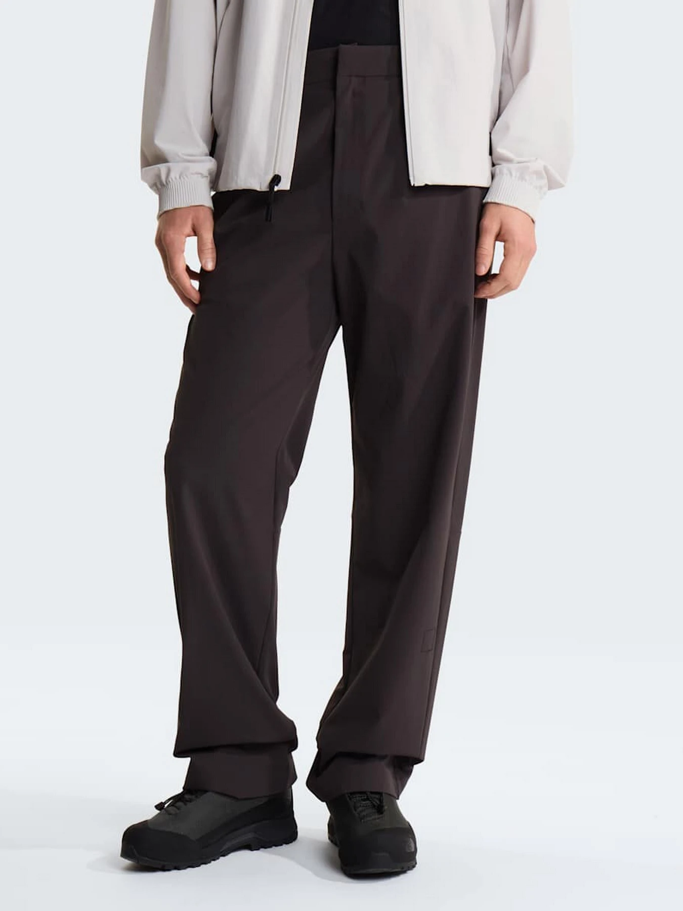 Брюки The North Face M TNF BLACK BOX TECH WOVEN PAN модель NF0A8H9MNO11 Фото