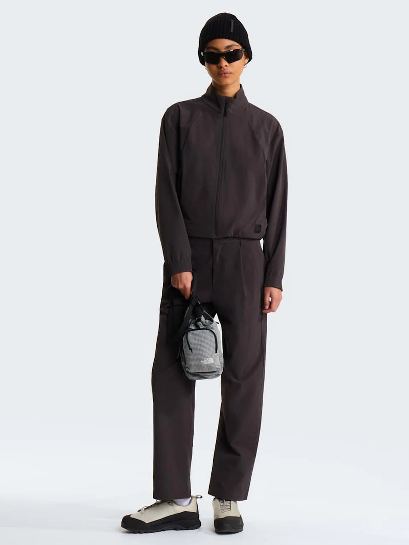 Куртки та дублянки The North Face W TNF BLACK BOX TECH WOVEN JAC модель NF0A8H9NNO11 Фото