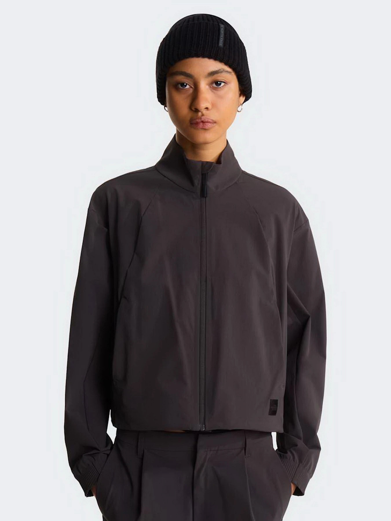 Куртки та дублянки The North Face W TNF BLACK BOX TECH WOVEN JAC модель NF0A8H9NNO11 Фото