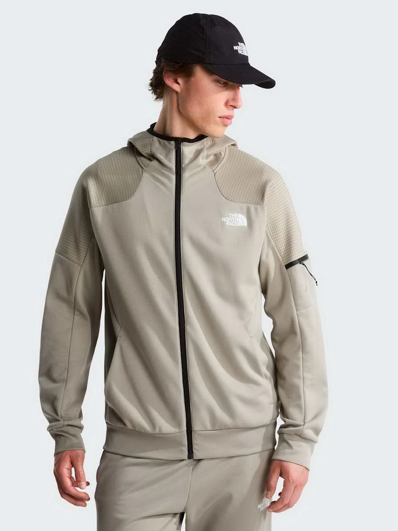 Худи и свитшоты The North Face M MOUNTAIN ATHLETICS FULL ZIP модель NF0A8J7X2MB1 Худи и свитшоты The North Face M MOUNTAIN ATHLETICS FULL ZIP модель NF0A8J7X2MB1 Фото
