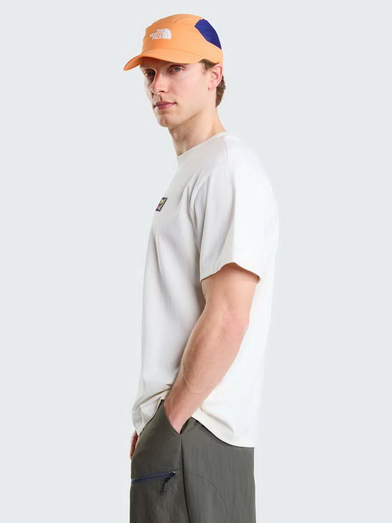 Футболки и поло The North Face U EXPLORER BADGES RELAXED SHOR модель NF0A8JA1QLI1 Футболки и поло The North Face U EXPLORER BADGES RELAXED SHOR модель NF0A8JA1QLI1 Фото