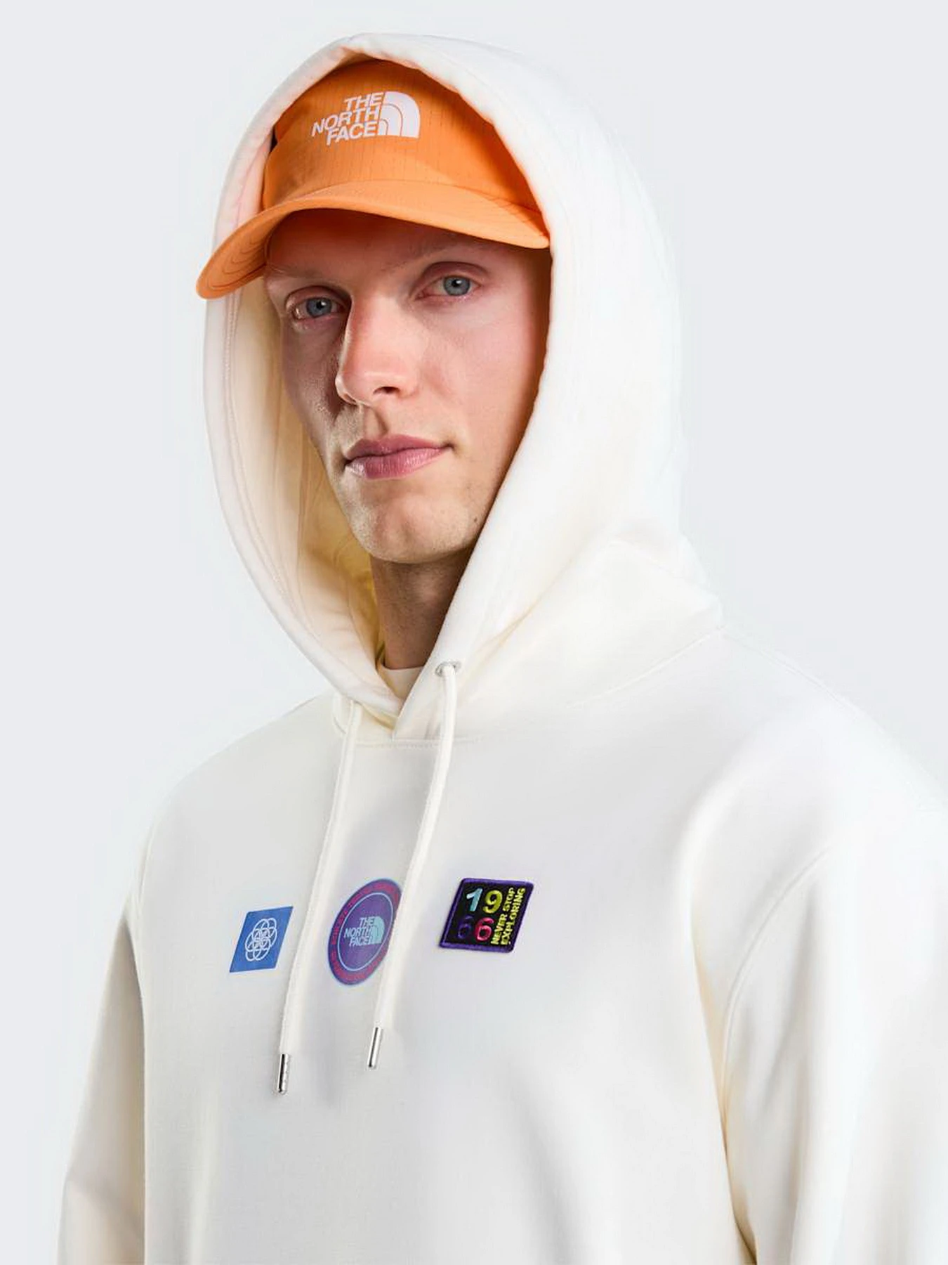 Худі та світшоти The North Face U EXPLORER BADGES RELAXED HOOD модель NF0A8JA2QLI1 Худі та світшоти The North Face U EXPLORER BADGES RELAXED HOOD модель NF0A8JA2QLI1 Фото