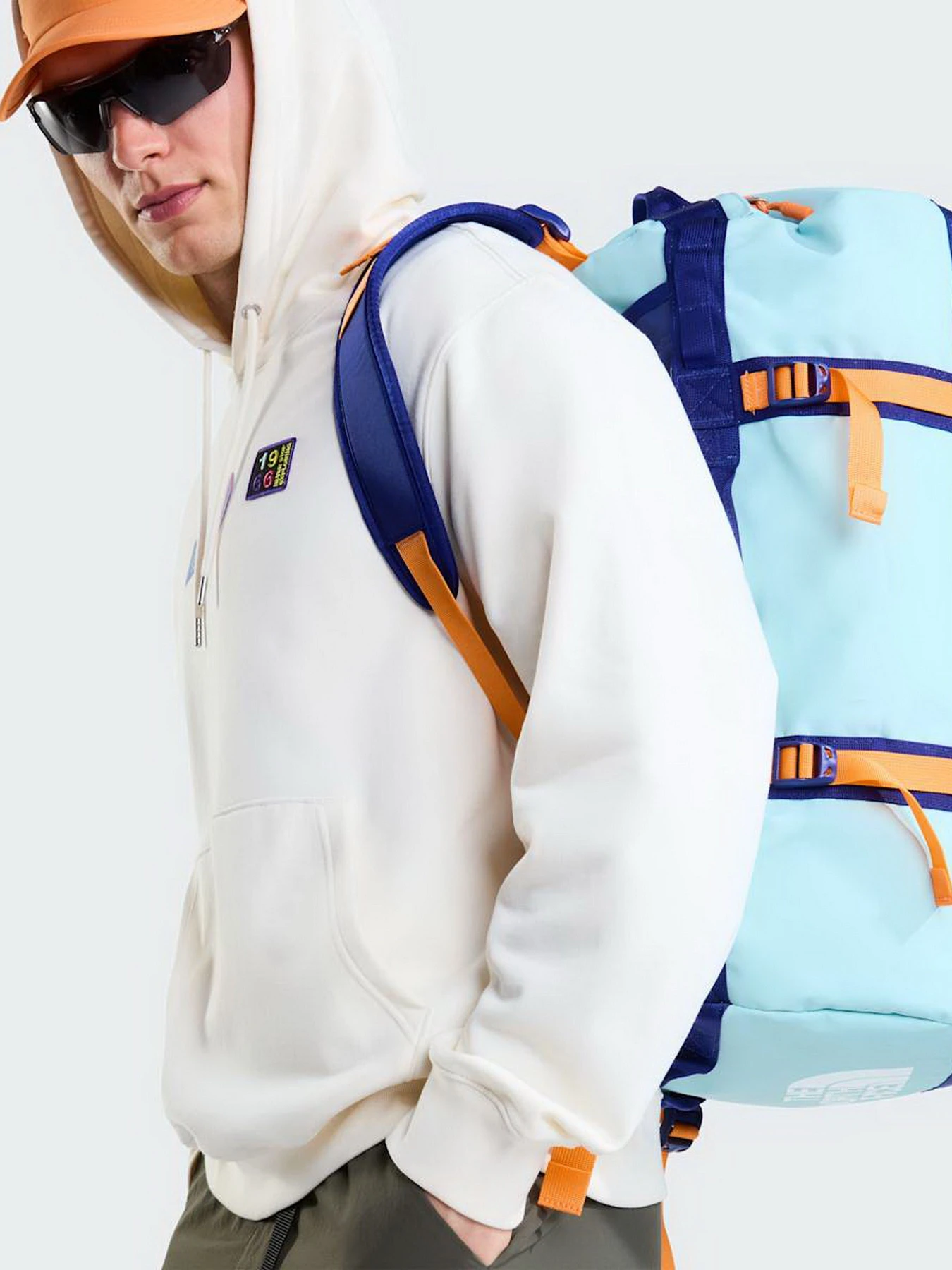 Худі та світшоти The North Face U EXPLORER BADGES RELAXED HOOD модель NF0A8JA2QLI1 Худі та світшоти The North Face U EXPLORER BADGES RELAXED HOOD модель NF0A8JA2QLI1 Фото