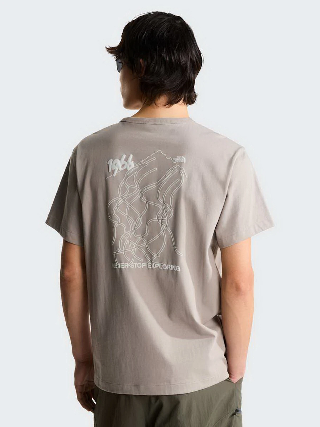 Футболки и поло The North Face U NSE SLOPES RELAXED SHORT SLE модель NF0A8JA82MB1 Футболки и поло The North Face U NSE SLOPES RELAXED SHORT SLE модель NF0A8JA82MB1 Фото