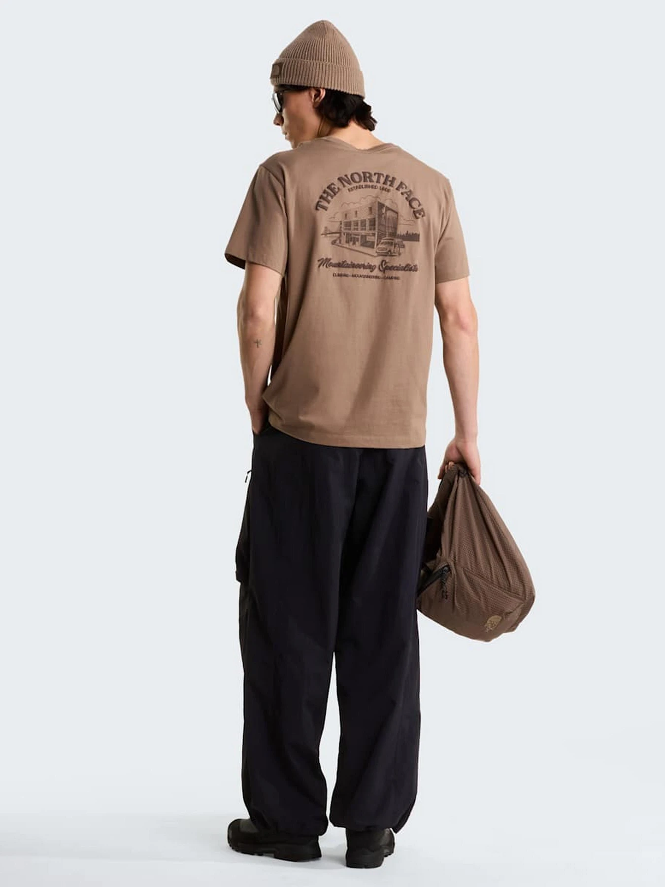 Футболки и поло The North Face U OG STORE RELAXED SHORT SLEEV модель NF0A8JAC2H91 Футболки и поло The North Face U OG STORE RELAXED SHORT SLEEV модель NF0A8JAC2H91 Фото