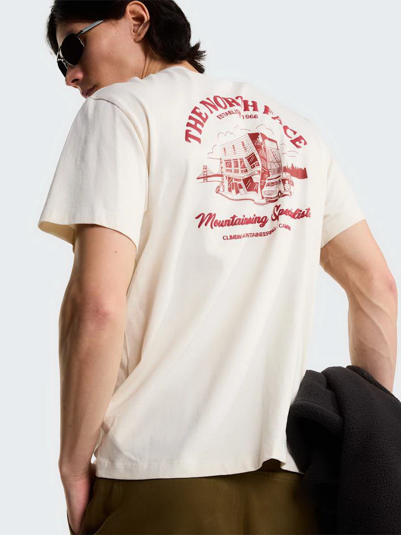 Футболки и поло The North Face U OG STORE RELAXED SHORT SLEEV модель NF0A8JACQLI1 Футболки и поло The North Face U OG STORE RELAXED SHORT SLEEV модель NF0A8JACQLI1 Фото