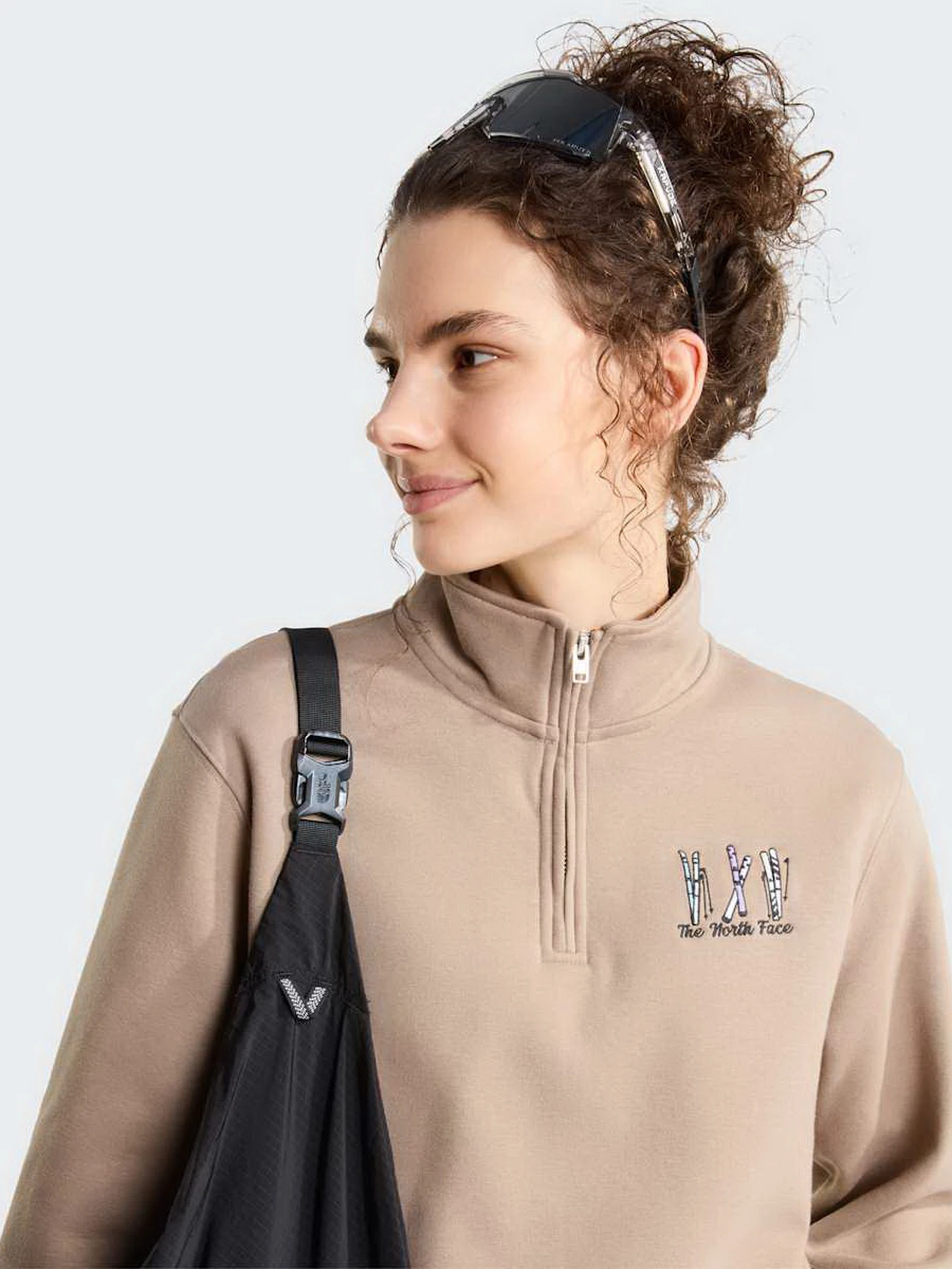 Худи и свитшоты The North Face W SKI EMBRO RELAXED 1/4 ZIP - модель NF0A8JAQ2H91 Фото