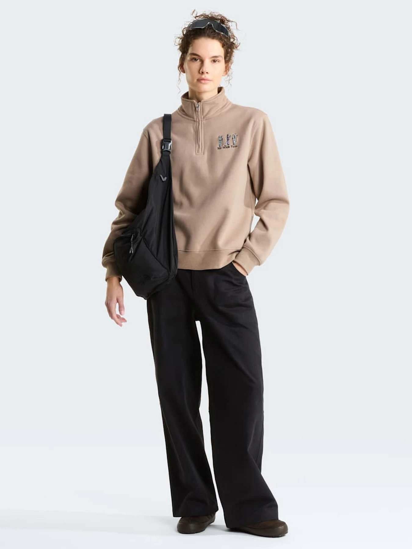 Худи и свитшоты The North Face W SKI EMBRO RELAXED 1/4 ZIP - модель NF0A8JAQ2H91 Фото