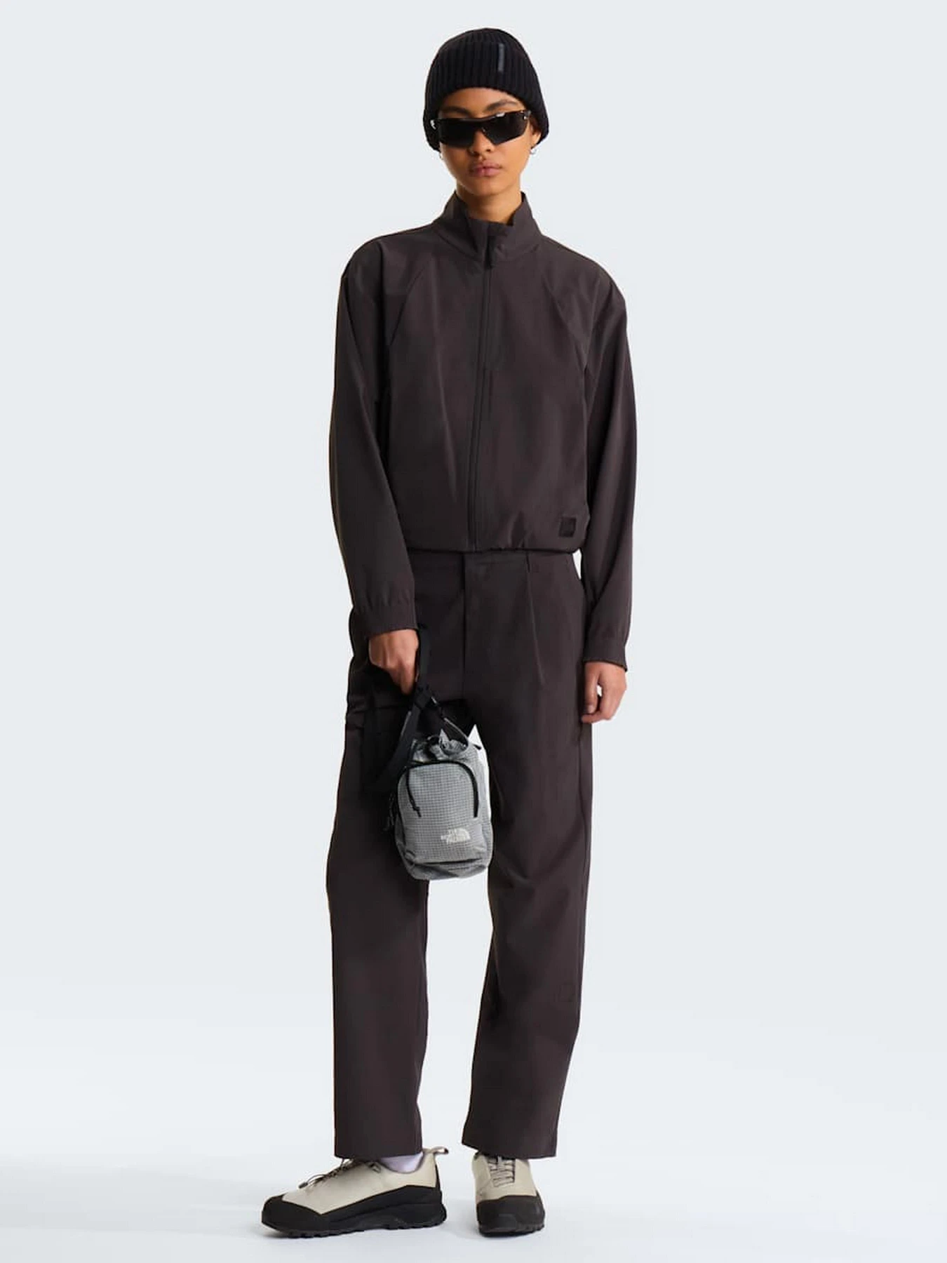Брюки The North Face W TNF BLACK BOX TECH WOVEN PAN модель NF0A8JJ3NO11 Брюки The North Face W TNF BLACK BOX TECH WOVEN PAN модель NF0A8JJ3NO11 Фото