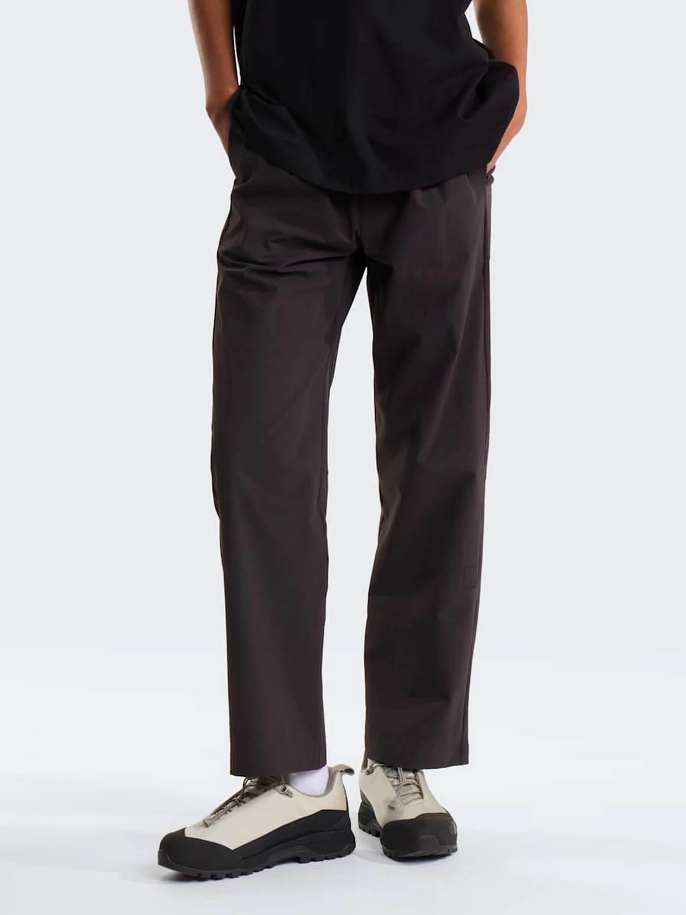 Брюки The North Face W TNF BLACK BOX TECH WOVEN PAN модель NF0A8JJ3NO11 Брюки The North Face W TNF BLACK BOX TECH WOVEN PAN модель NF0A8JJ3NO11 Фото