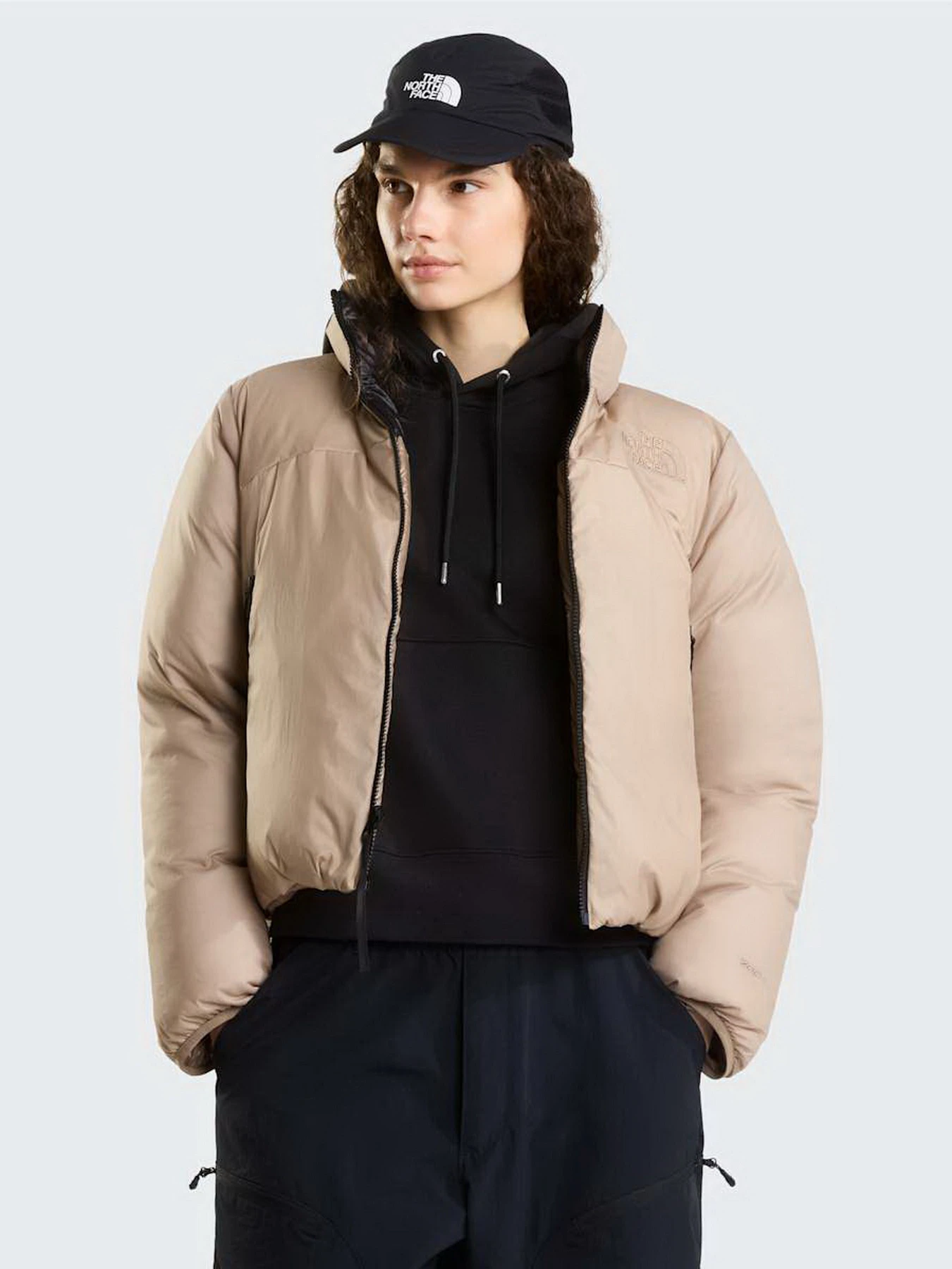 Куртки та дублянки The North Face W PERTEX NUPTSE REVERSIBLE JAC модель NF0A8JMCT071 Куртки та дублянки The North Face W PERTEX NUPTSE REVERSIBLE JAC модель NF0A8JMCT071 Фото