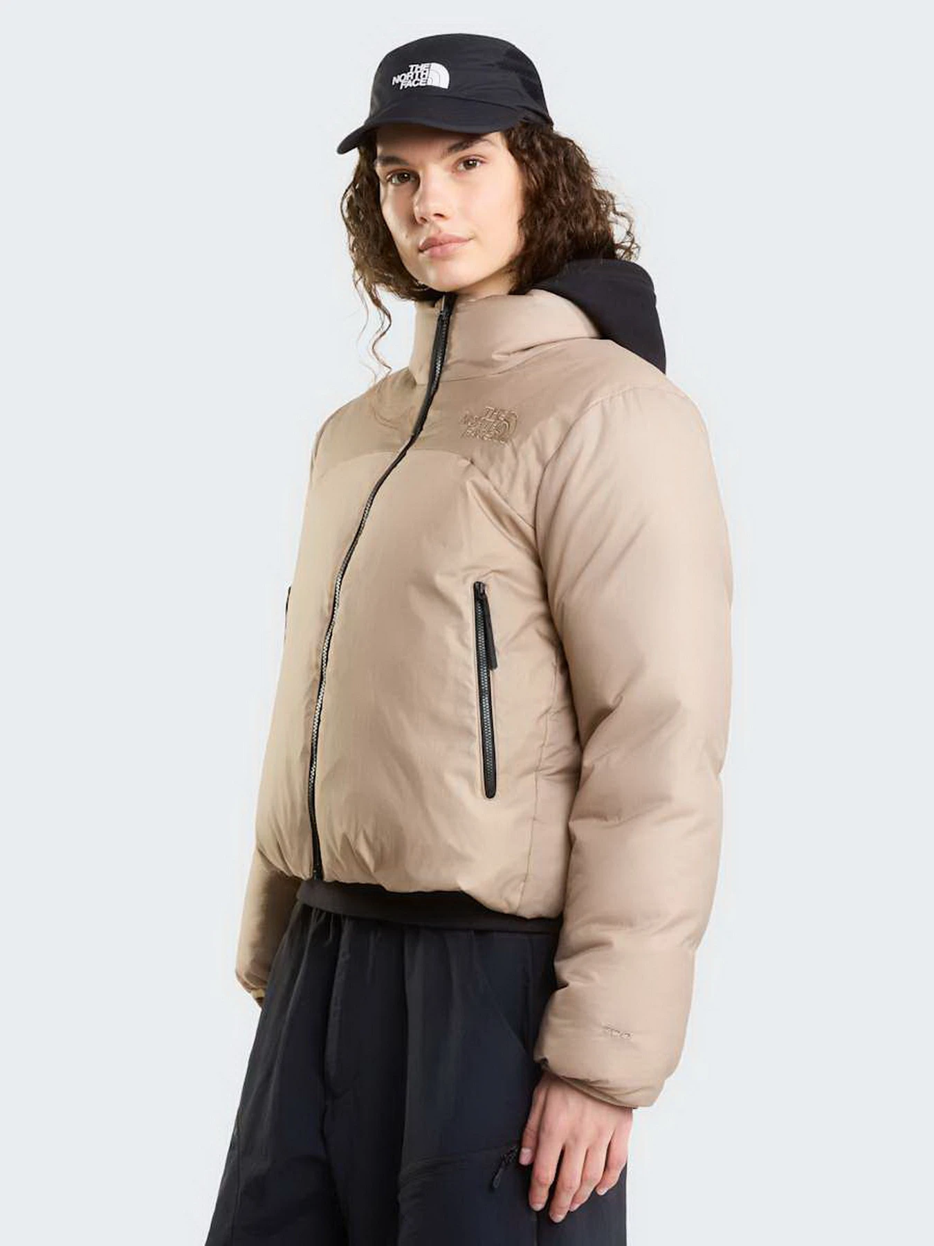 Куртки та дублянки The North Face W PERTEX NUPTSE REVERSIBLE JAC модель NF0A8JMCT071 Куртки та дублянки The North Face W PERTEX NUPTSE REVERSIBLE JAC модель NF0A8JMCT071 Фото
