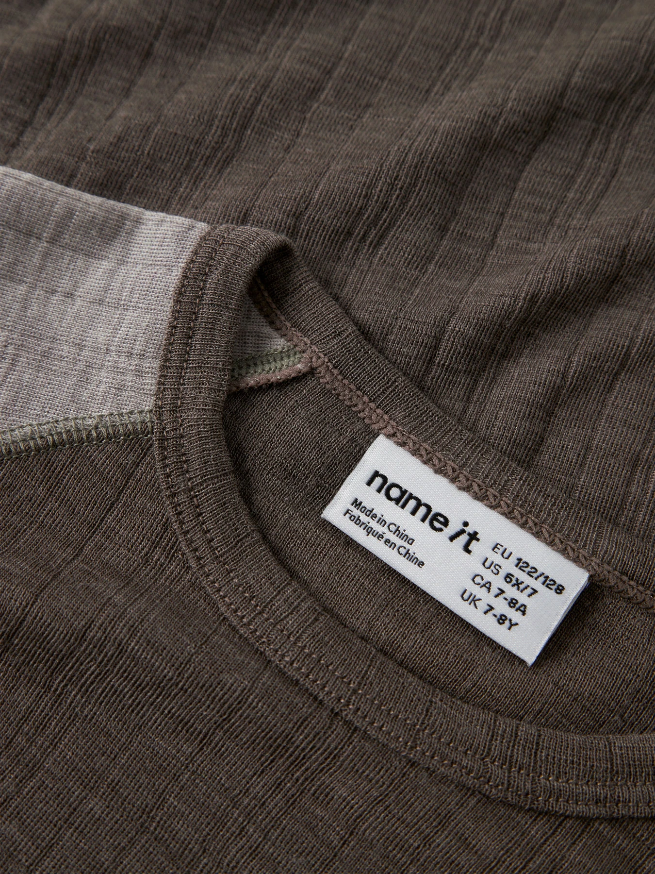 Нижнее белье Name it WANG WOOL NEEDLE LS TOP SOLID модель 13229080_Morel SATELLITES SLEEVES Фото