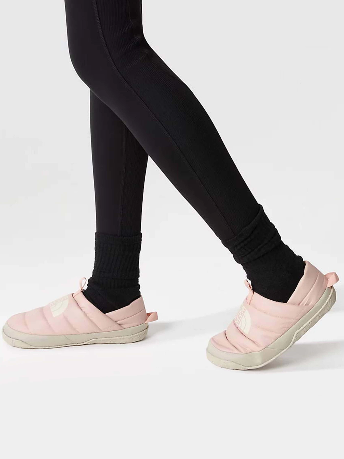 Сліпони та мокасини The North Face Thermoball Traction Mule V модель NF0A5G2BIHO1 Фото