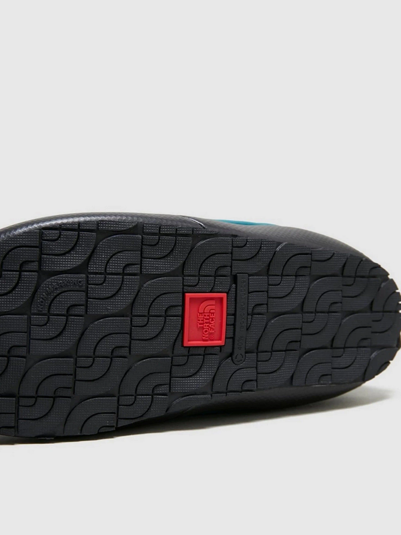 Сліпони та мокасини The North Face Thermoball ™ Traction Mule V модель NF0A3V1H1S41 Фото