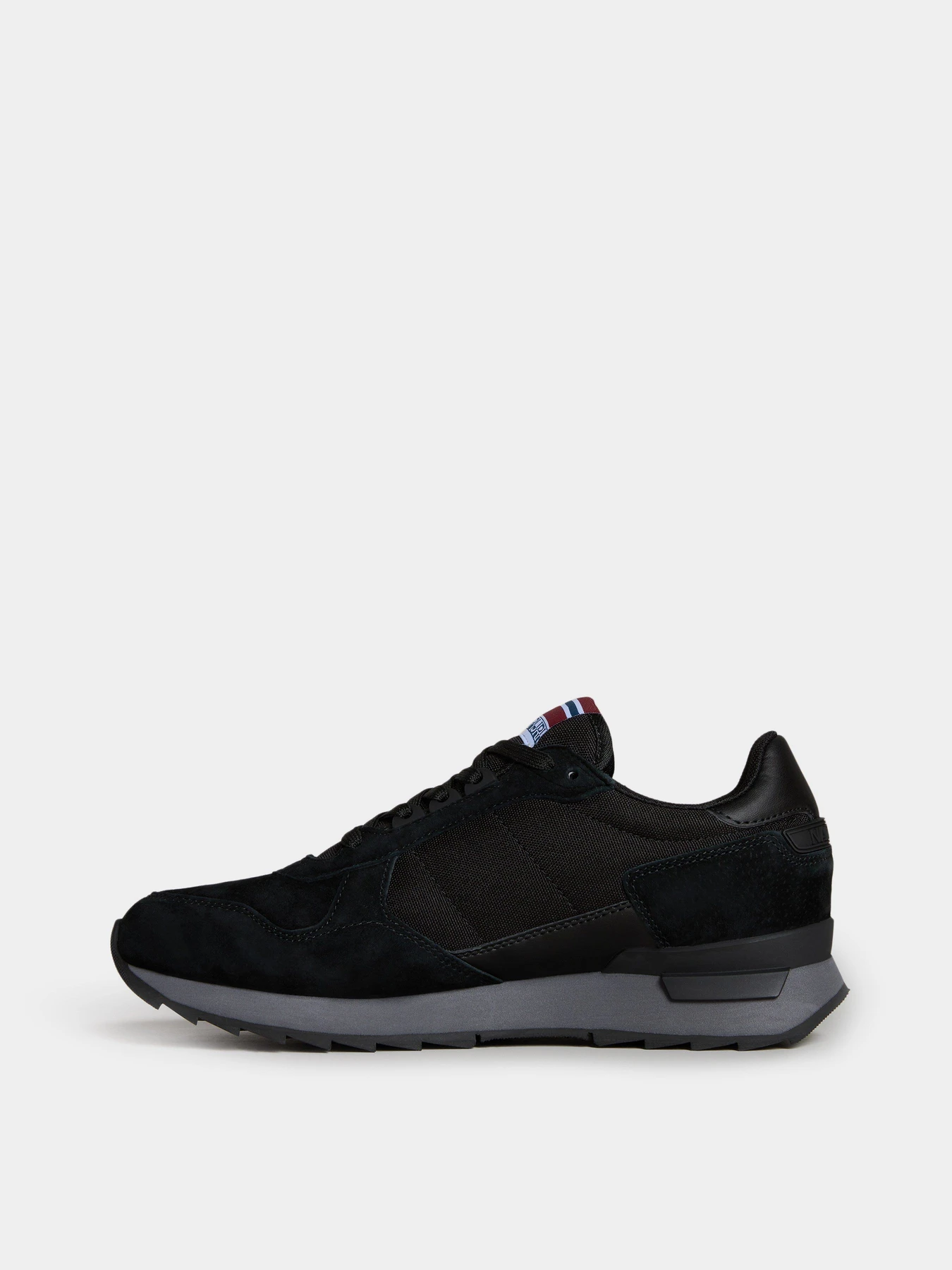 Кроссовки Napapijri Stab Nubuck Trainers модель NP0A4HVB0411 Кроссовки Napapijri Stab Nubuck Trainers модель NP0A4HVB0411 Фото