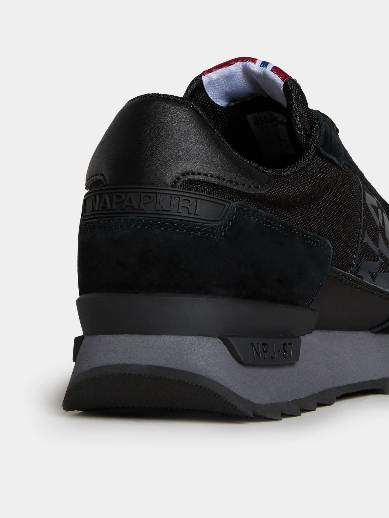 Кроссовки Napapijri Stab Nubuck Trainers модель NP0A4HVB0411 Кроссовки Napapijri Stab Nubuck Trainers модель NP0A4HVB0411 Фото