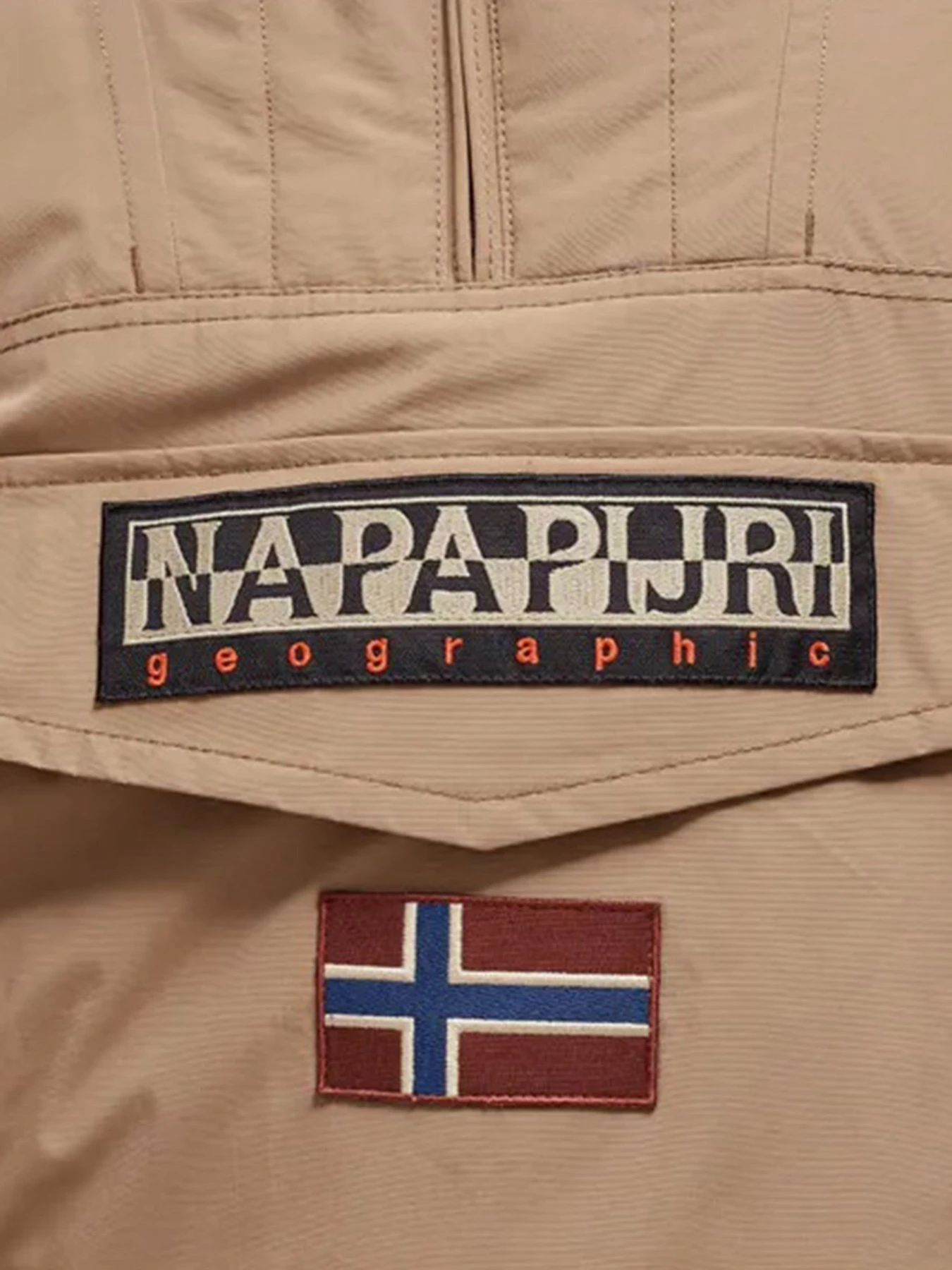 Куртки и дубленки Napapijri Rainforest Pocket 1 модель NP0A4EGYNC21 Куртки и дубленки Napapijri Rainforest Pocket 1 модель NP0A4EGYNC21 Фото