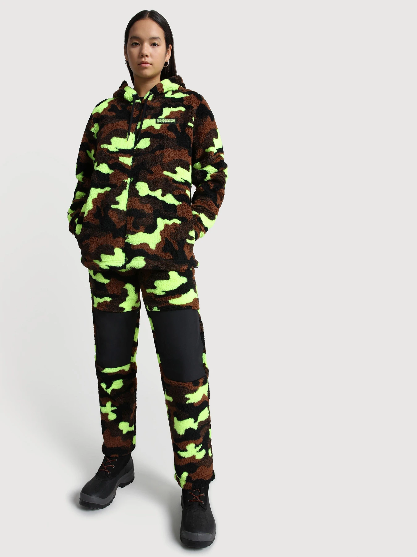 Куртки и дубленки Napapijri A-Curly Camo модель NP0A4GHCFAS2 Фото