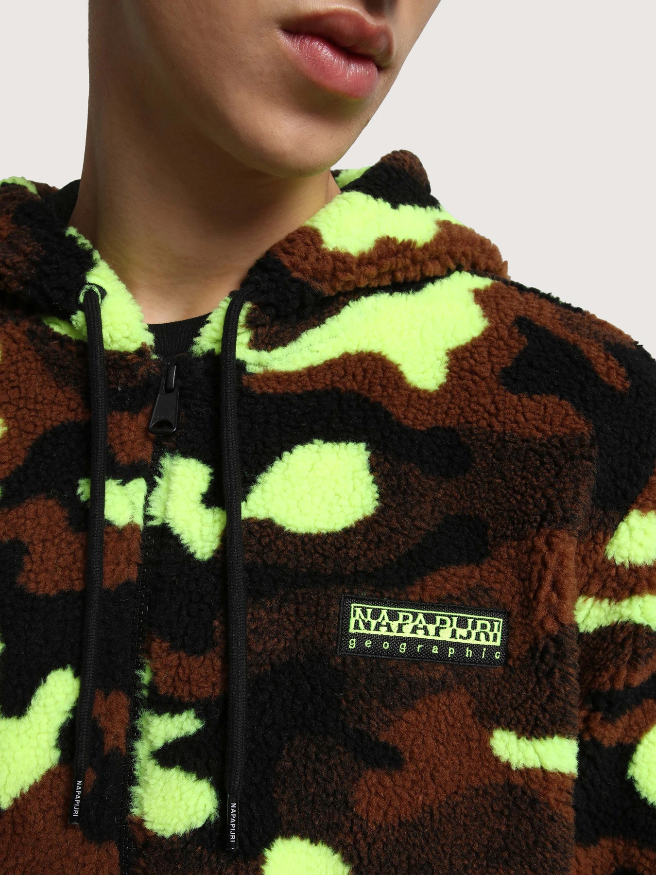 Куртки и дубленки Napapijri A-Curly Camo модель NP0A4GHCFAS2 Фото