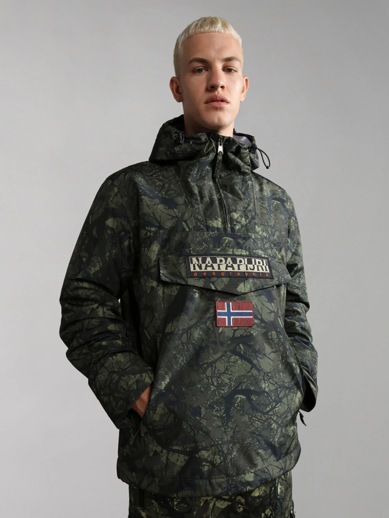 Куртки та дублянки Napapijri Rainforest Pocket PRT 2 модель NP0A4GMEFBN1 Куртки та дублянки Napapijri Rainforest Pocket PRT 2 модель NP0A4GMEFBN1 Фото