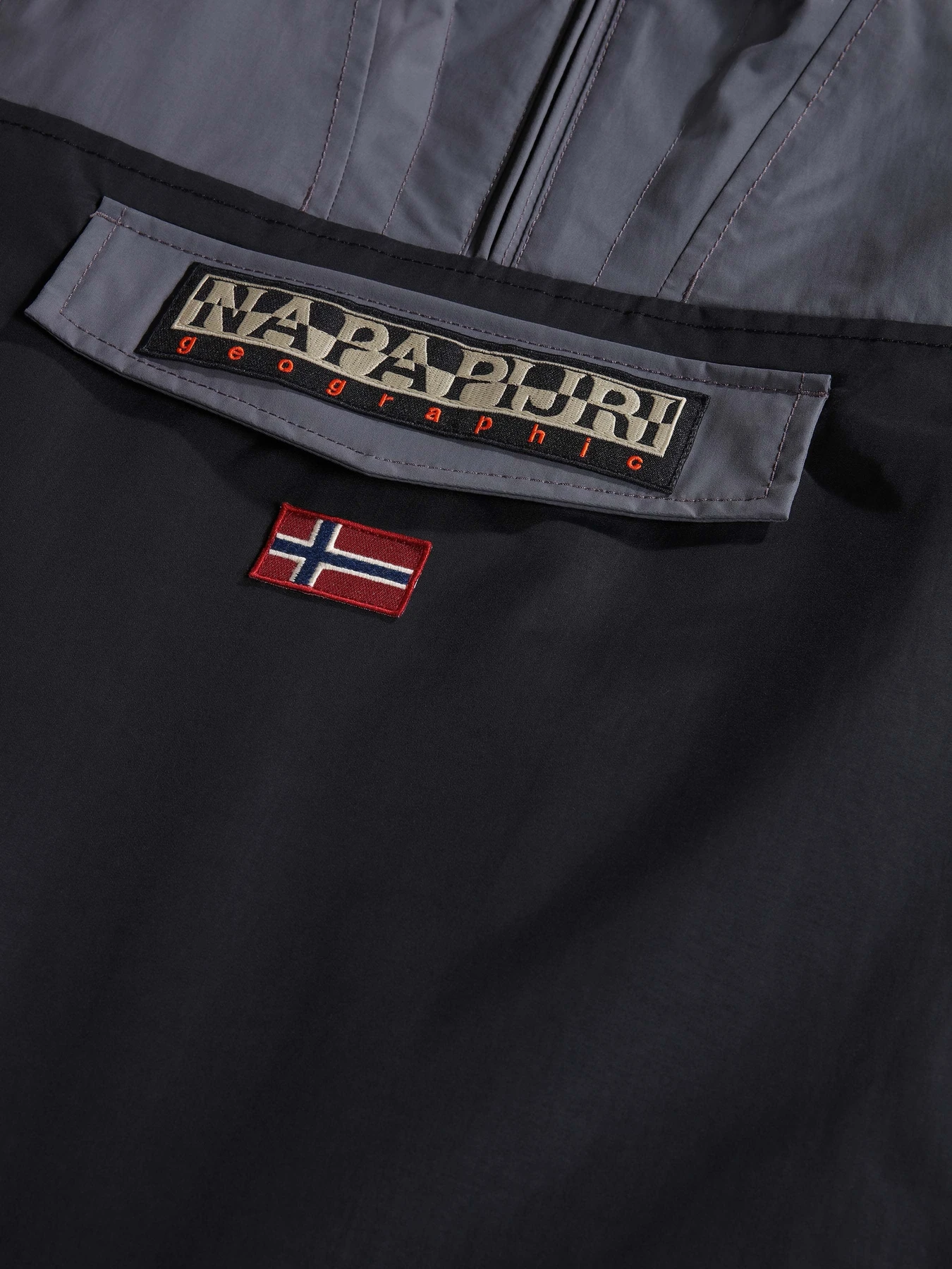 Куртки и дубленки Napapijri Rainforest модель NP0A4GN30411 Куртки и дубленки Napapijri Rainforest модель NP0A4GN30411 Фото