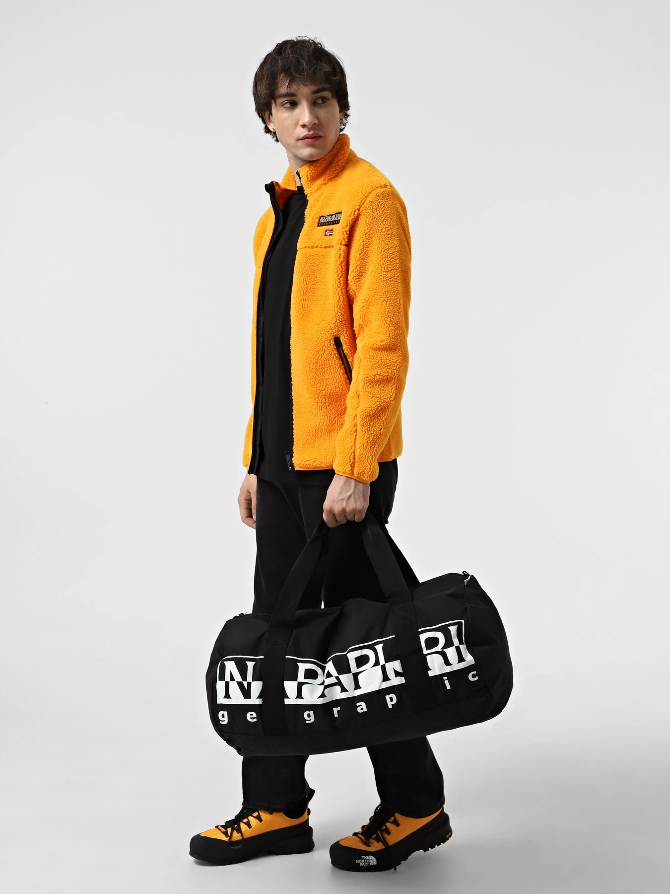 Дорожные сумки и чемоданы Napapijri Sports Logo модель NP0A4FYI0411 Дорожные сумки и чемоданы Napapijri Sports Logo модель NP0A4FYI0411 Фото
