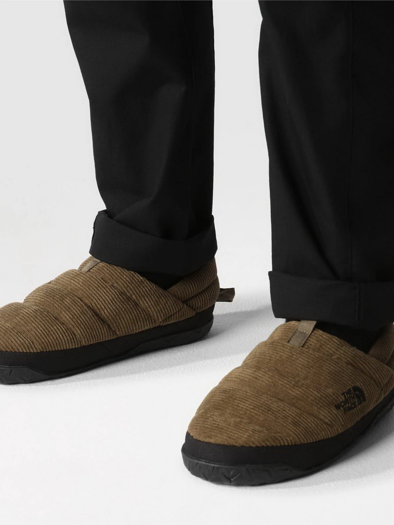 Слипоны и мокасины The North Face Nuptse Mule Corduroy модель NF0A7W4MWMB1 Слипоны и мокасины The North Face Nuptse Mule Corduroy модель NF0A7W4MWMB1 Фото
