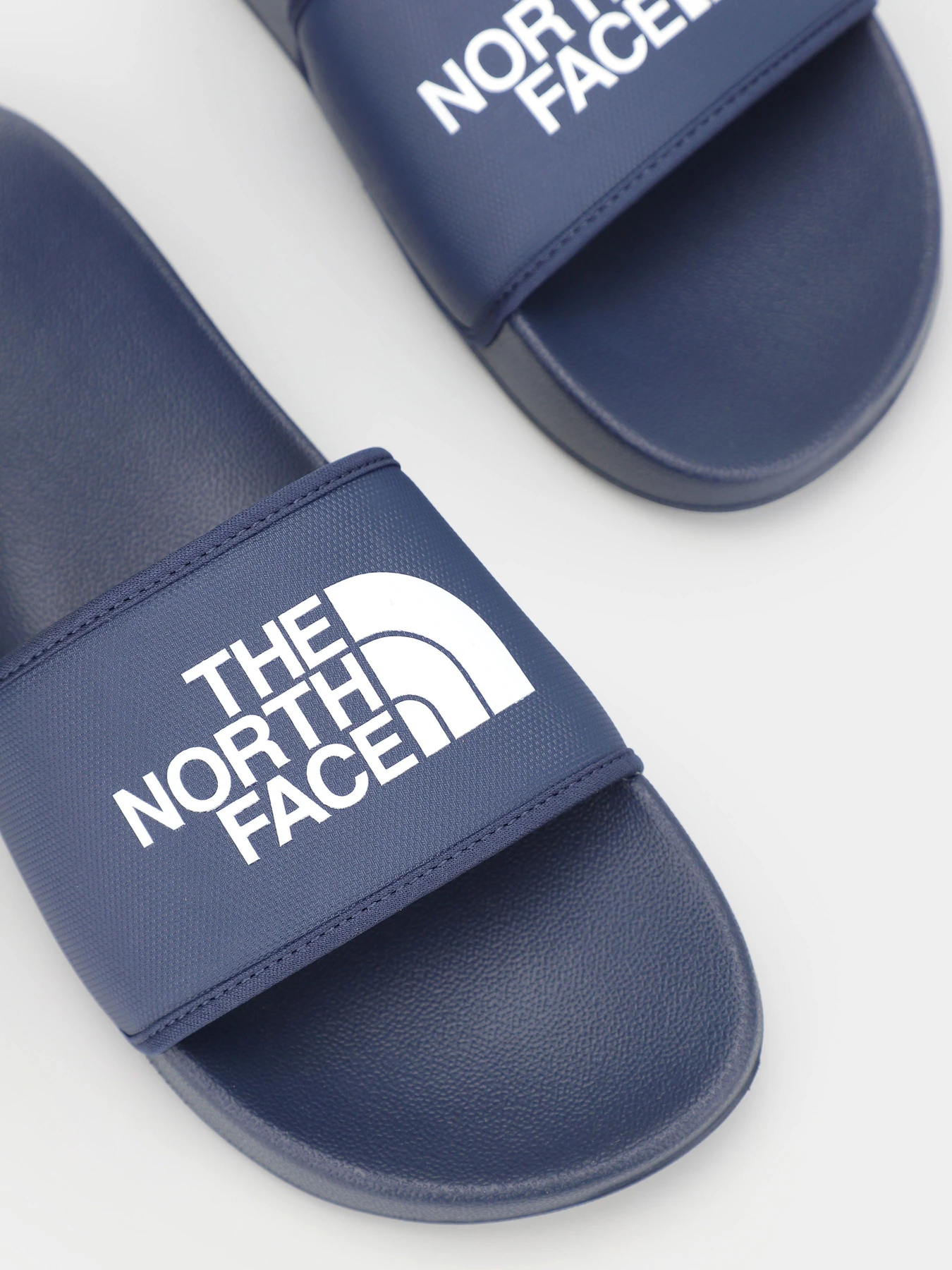 Шлёпанцы The North Face Base Camp Slide III модель NF0A4T2RI851 Шлёпанцы The North Face Base Camp Slide III модель NF0A4T2RI851 Фото