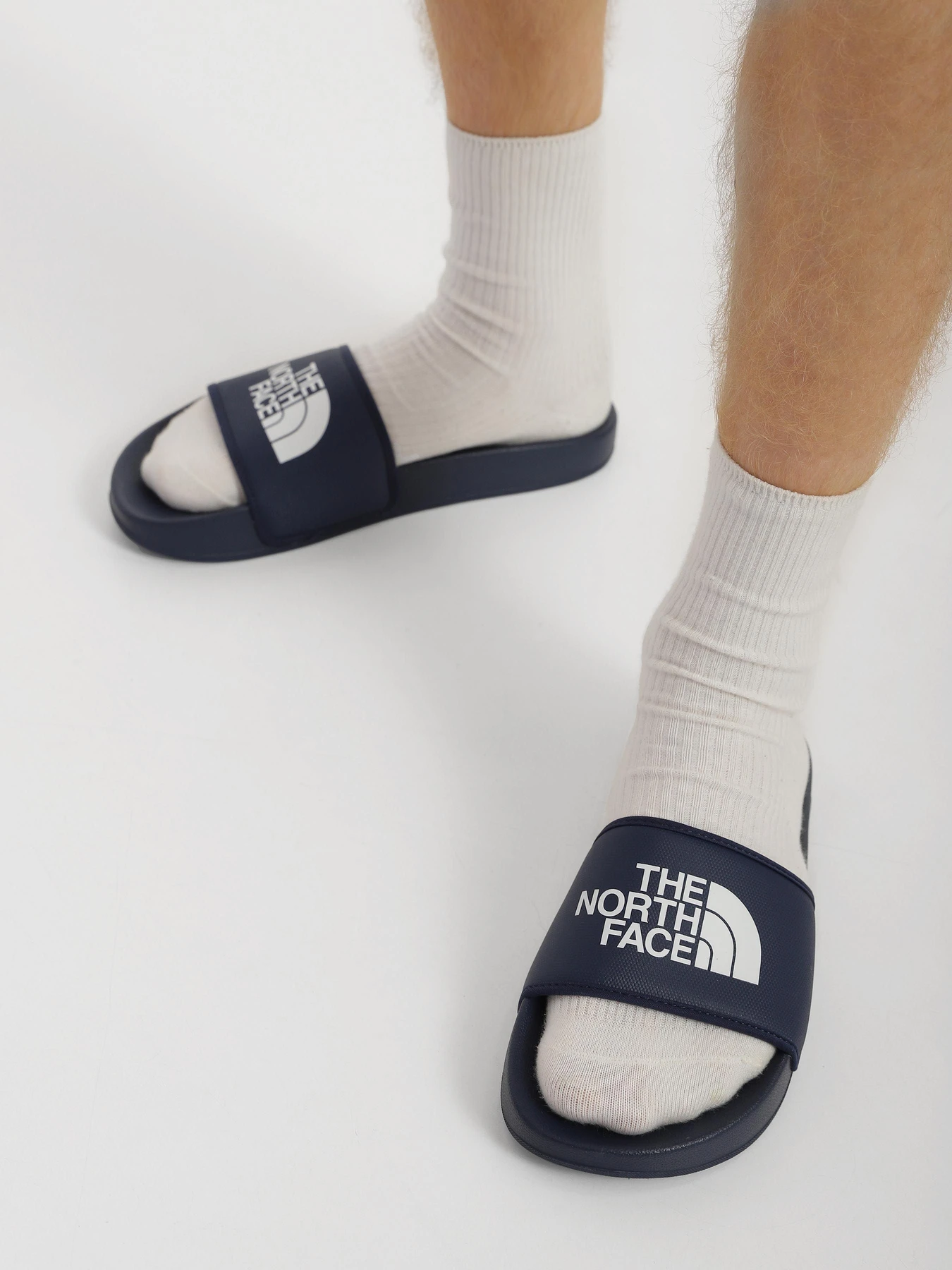 Шлёпанцы The North Face Base Camp Slide III модель NF0A4T2RI851 Шлёпанцы The North Face Base Camp Slide III модель NF0A4T2RI851 Фото