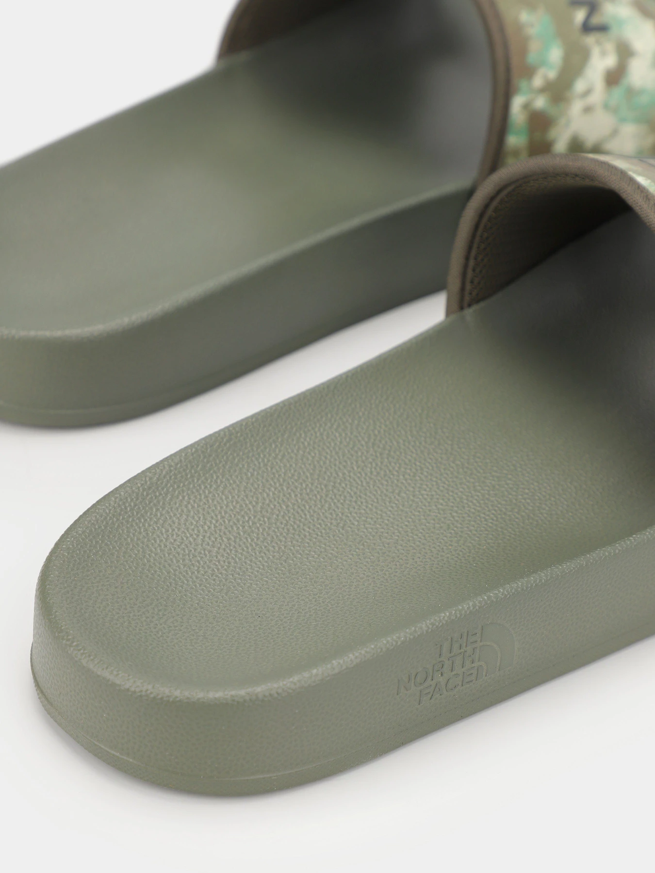 Шлёпанцы The North Face Base Camp Slide III модель NF0A4T2RIYL1 Шлёпанцы The North Face Base Camp Slide III модель NF0A4T2RIYL1 Фото