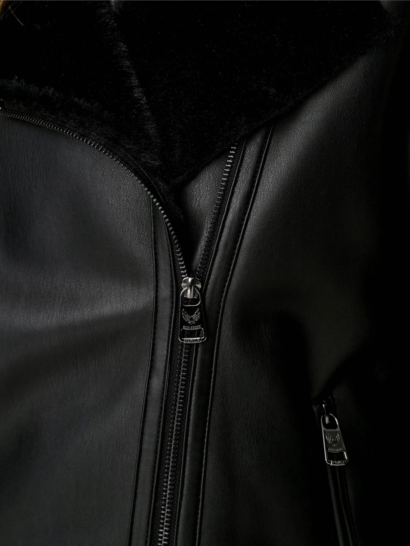 Куртки та дублянки Only модель 15325995_Black Куртки та дублянки Only модель 15325995_Black Фото