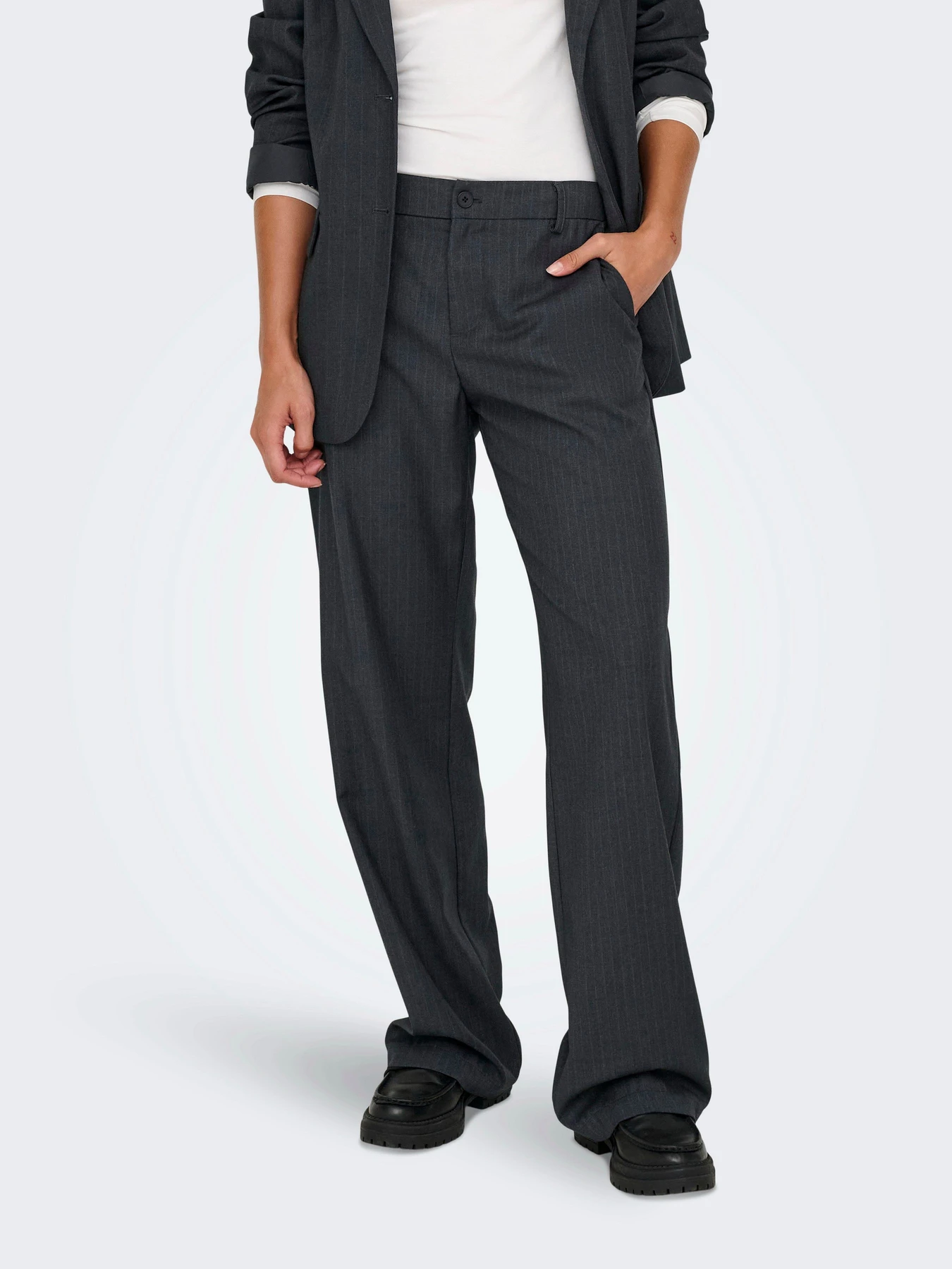 Штани Only модель 15334280_Dark Grey WHITE PINSTRIPES Штани Only модель 15334280_Dark Grey WHITE PINSTRIPES Фото
