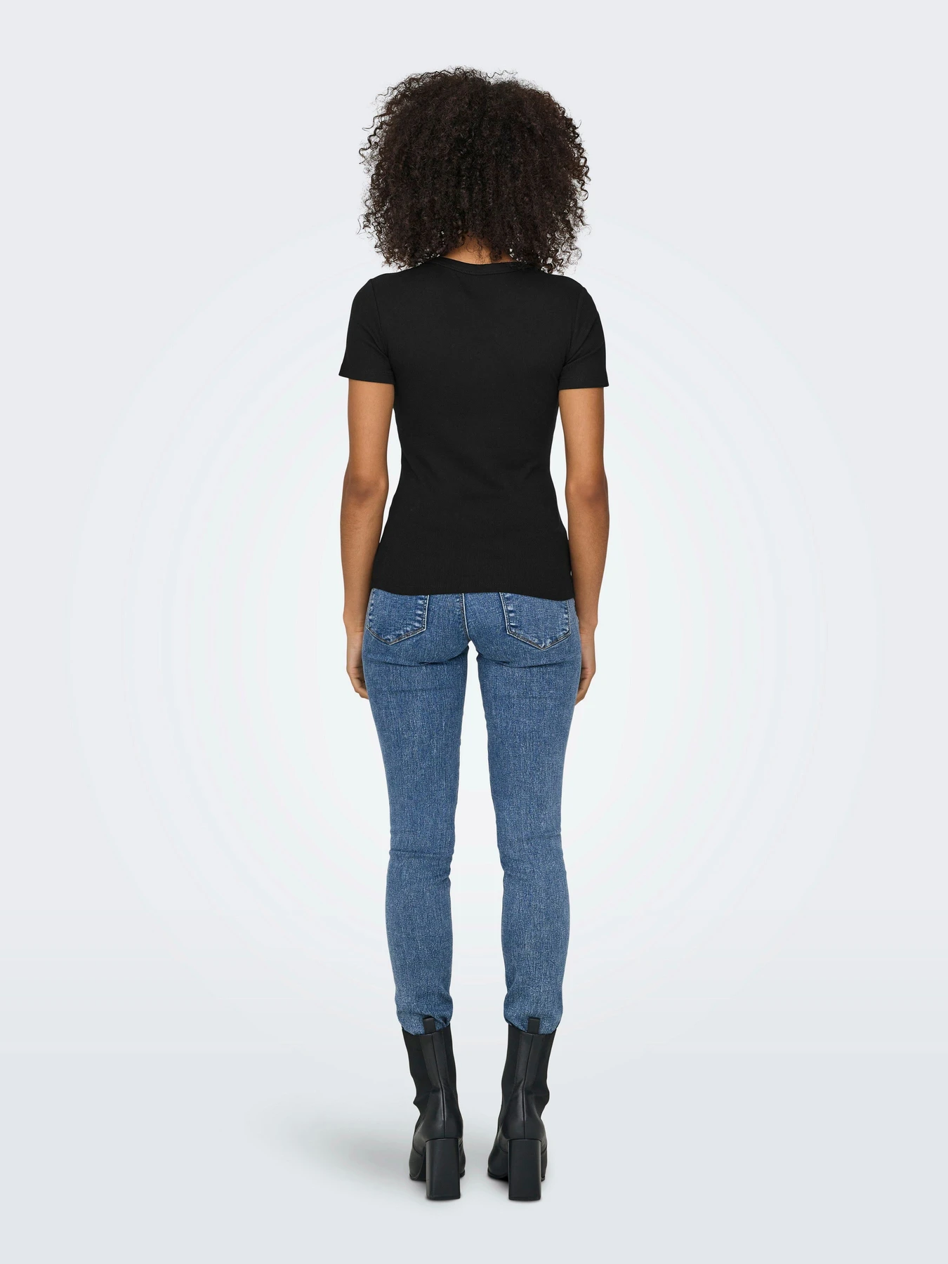 Футболки і поло Only EASY S/S O-NECK TOP модель 15330639_Black Футболки і поло Only EASY S/S O-NECK TOP модель 15330639_Black Фото