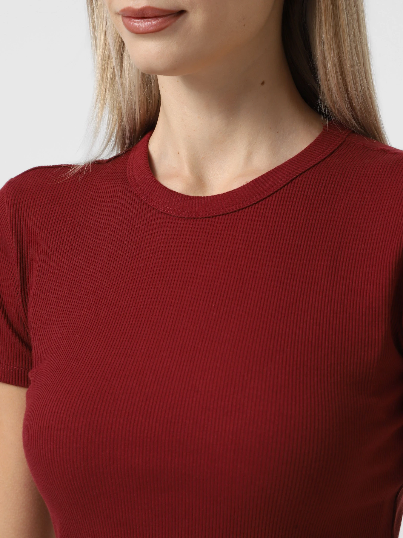 Футболки и поло Only EASY S/S O-NECK TOP модель 15330639_Cabernet Футболки и поло Only EASY S/S O-NECK TOP модель 15330639_Cabernet Фото