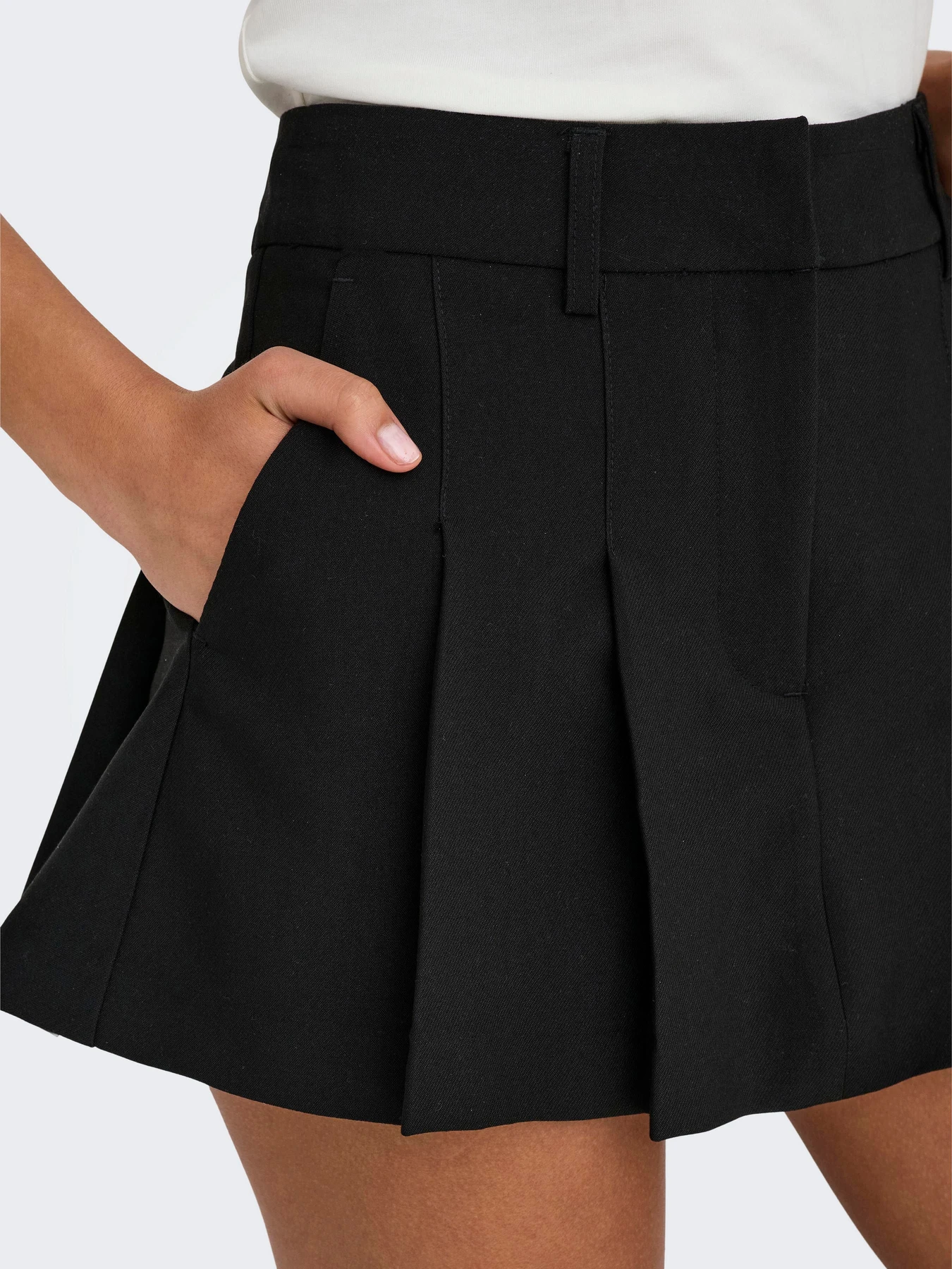 Спідниці Only SYLLIE HW PLEAT SKORT модель 15348347_Black Фото