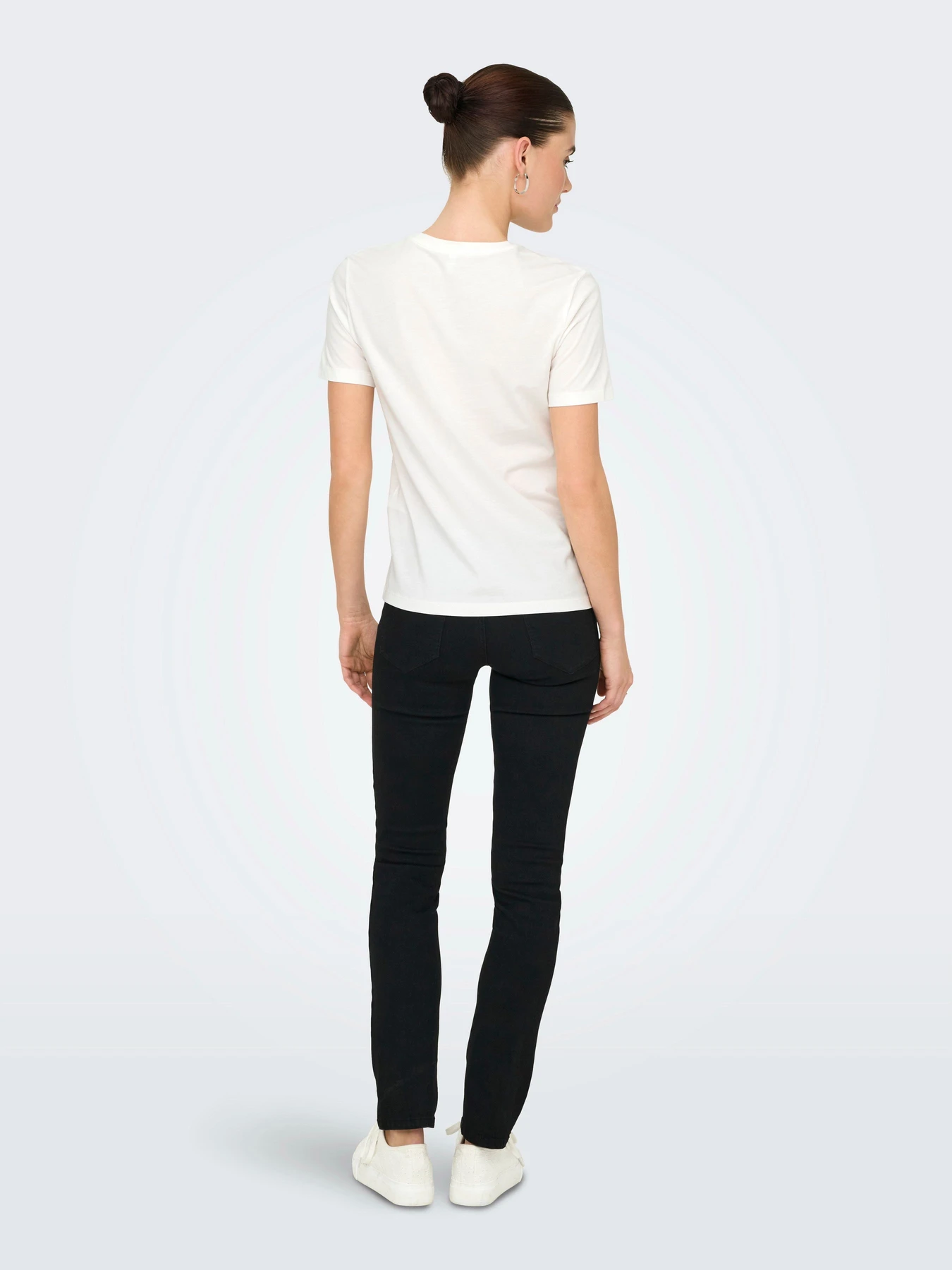Футболки і поло Only MARCY S/S BOX TOP модель 15357554_Cloud Dancer W. sequins he Футболки і поло Only MARCY S/S BOX TOP модель 15357554_Cloud Dancer W. sequins he Фото