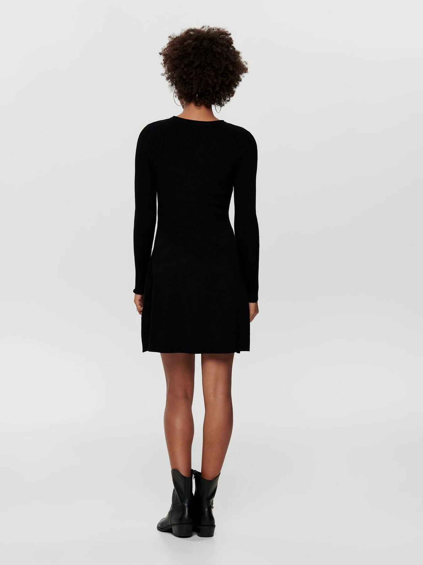 Платья Only ALMA L/S O-NECK DRESS модель 15185761_Black Платья Only ALMA L/S O-NECK DRESS модель 15185761_Black Фото