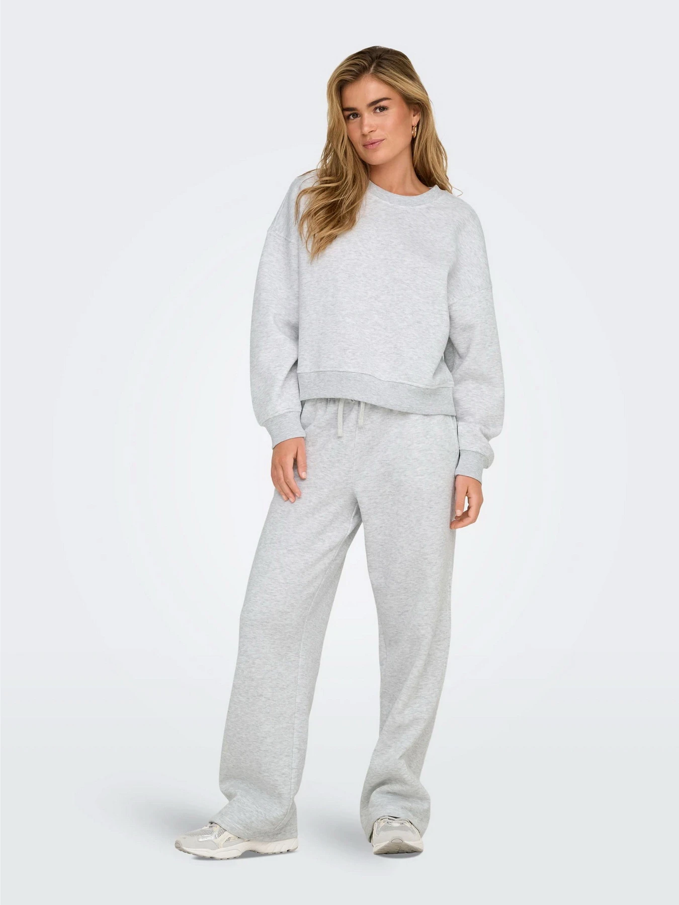 Худи и свитшоты Only BEST L/S CREW NECK SWT модель 15338727_Light Grey Melange Худи и свитшоты Only BEST L/S CREW NECK SWT модель 15338727_Light Grey Melange Фото