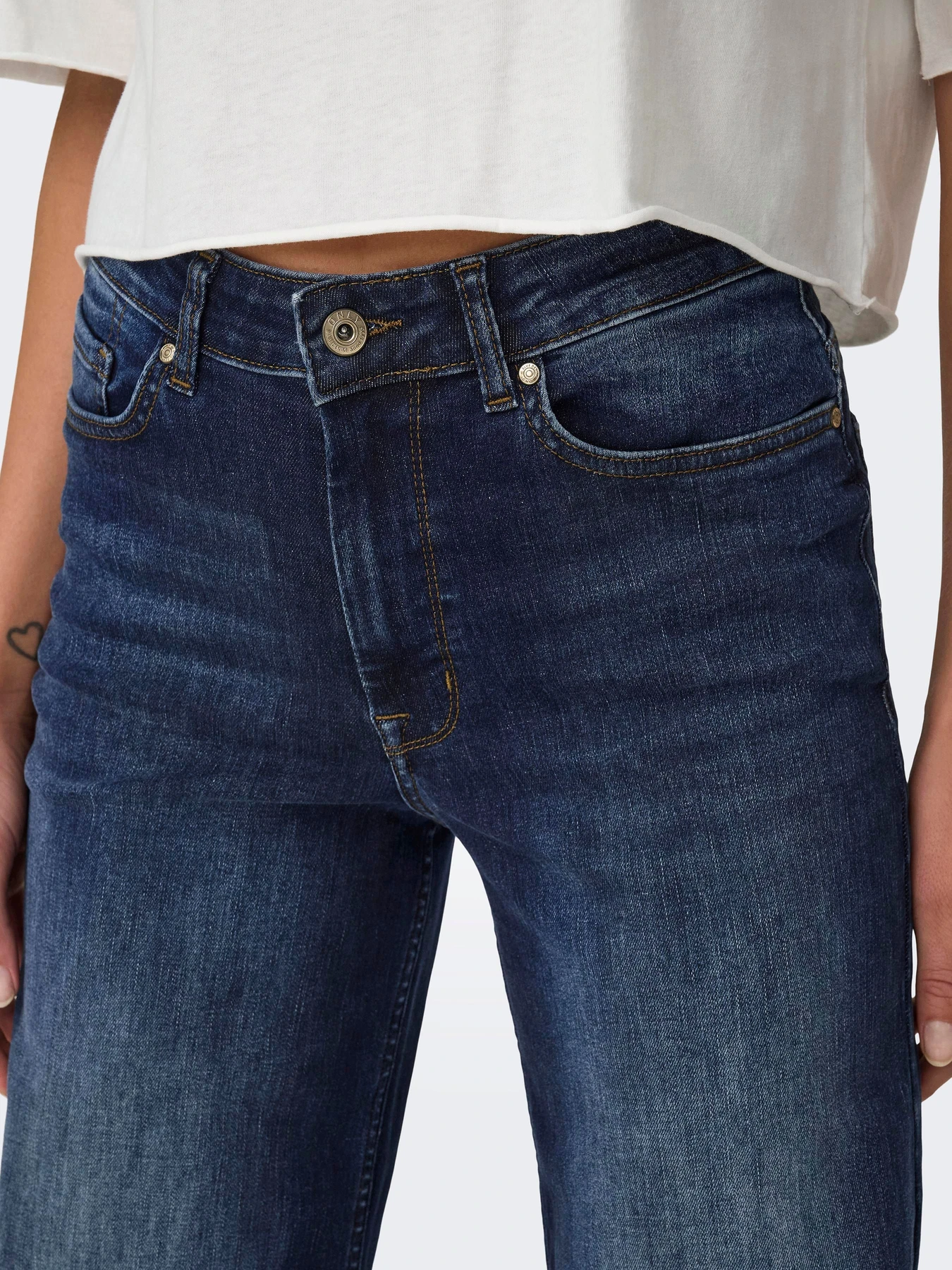 Джинсы Only MADISON BLUSH HW WIDE DNM модель 15318405_Dark Blue Denim Джинсы Only MADISON BLUSH HW WIDE DNM модель 15318405_Dark Blue Denim Фото