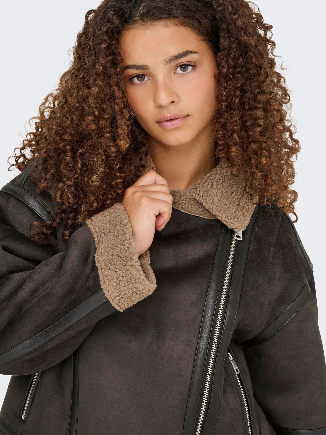 Куртки и дубленки Only KENDRA LIFE BOND OVERSIZJACKET модель 15348991_Chocolate Torte COCOA CRÉM Куртки и дубленки Only KENDRA LIFE BOND OVERSIZJACKET модель 15348991_Chocolate Torte COCOA CRÉM Фото