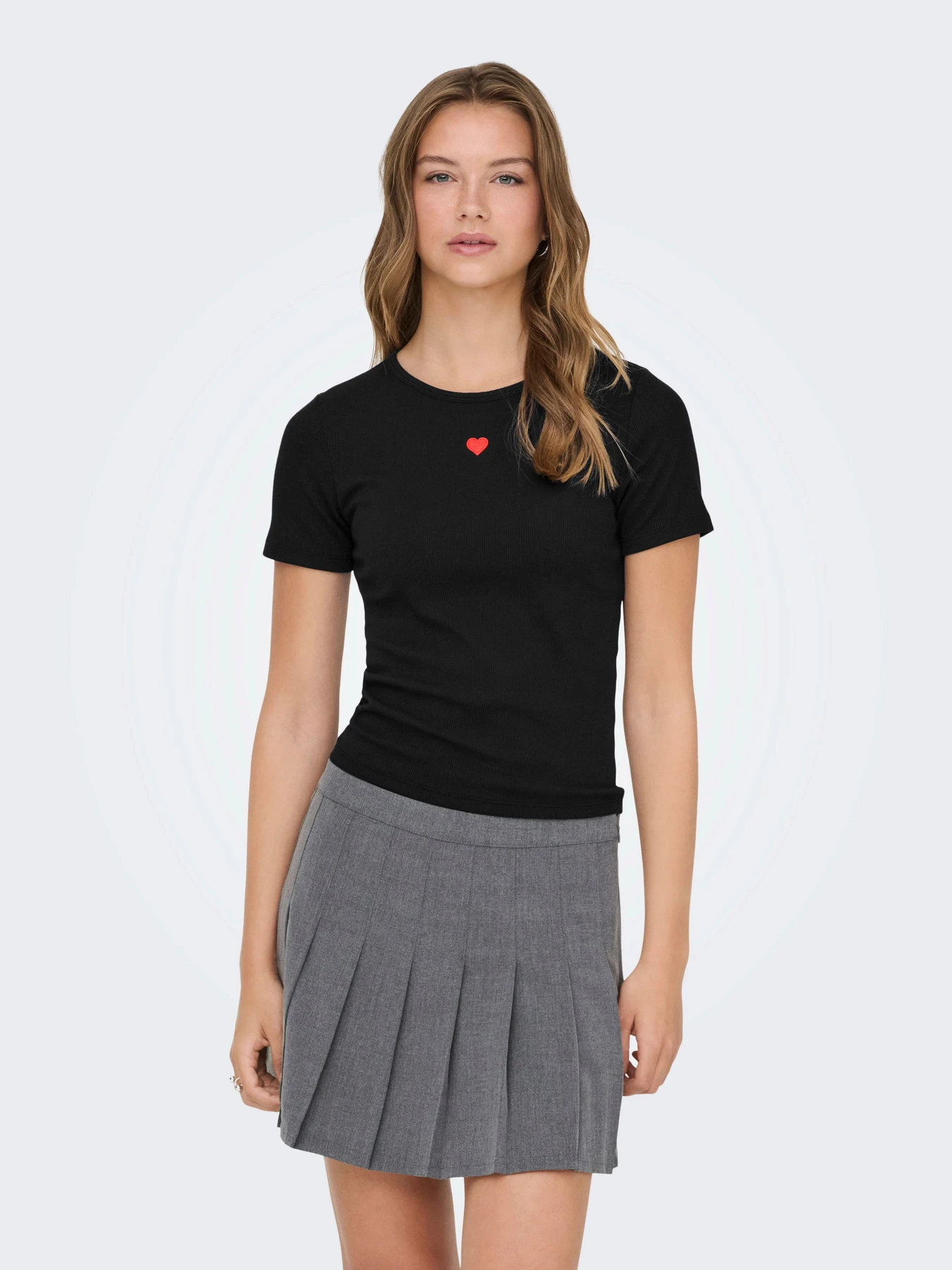 Футболки и поло Only ELVA JUNE EMB S/S TEE JRS модель 15342939_Black RED HEART Футболки и поло Only ELVA JUNE EMB S/S TEE JRS модель 15342939_Black RED HEART Фото