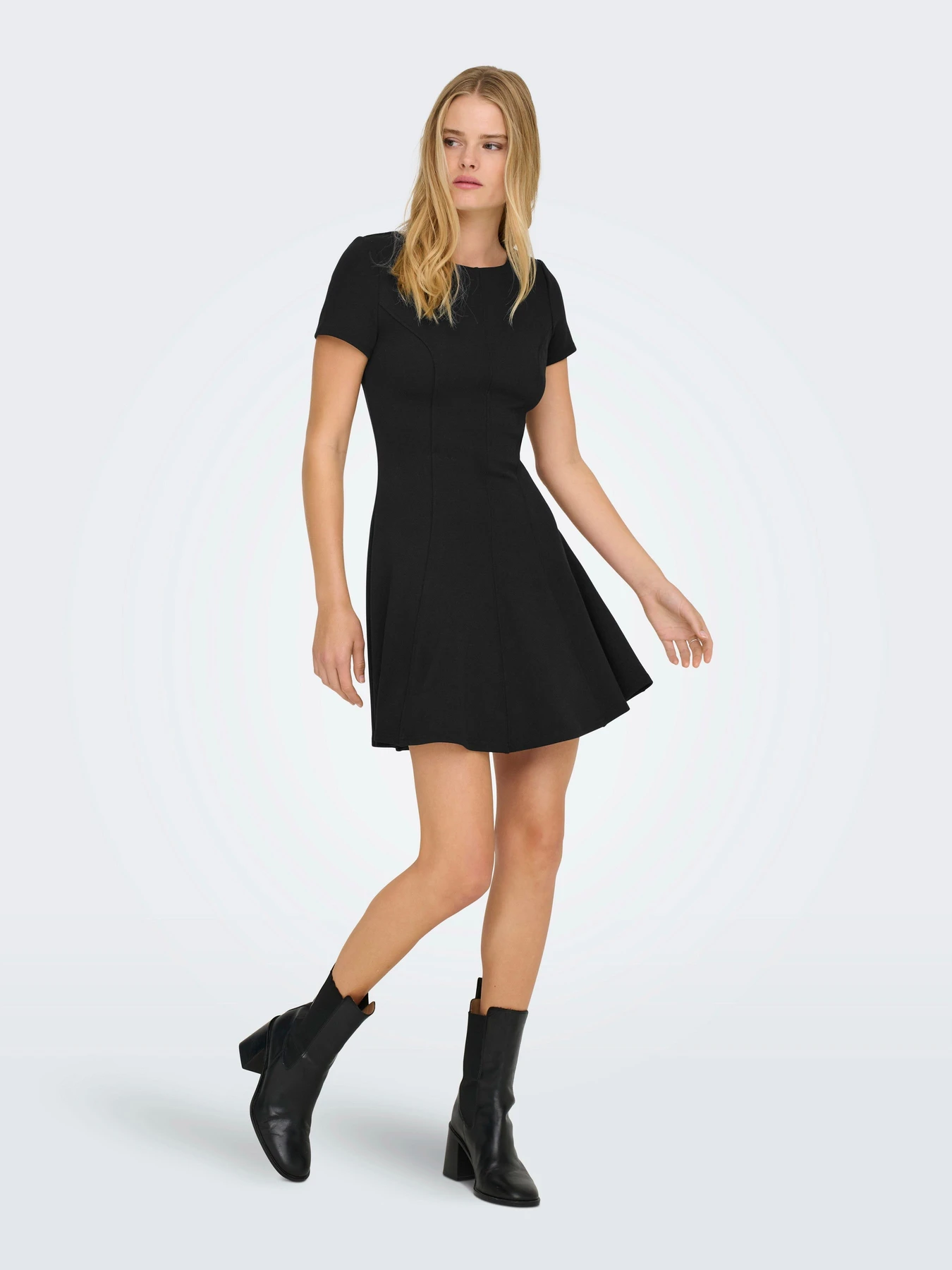 Платья Only KENYA S/S FLARED DRESS модель 15370506_Black Фото