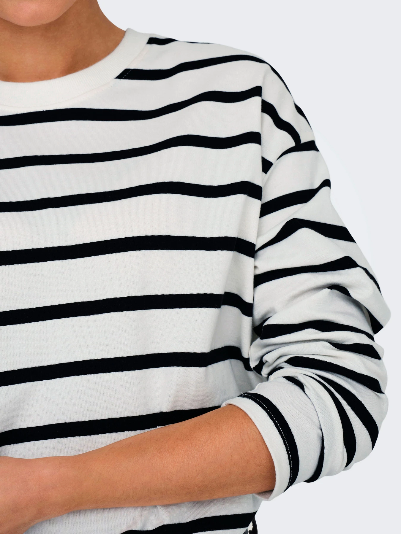 Худи и свитшоты Only SOPH L/S STRIPE TOP модель 15310399_Cloud Dancer Black Фото