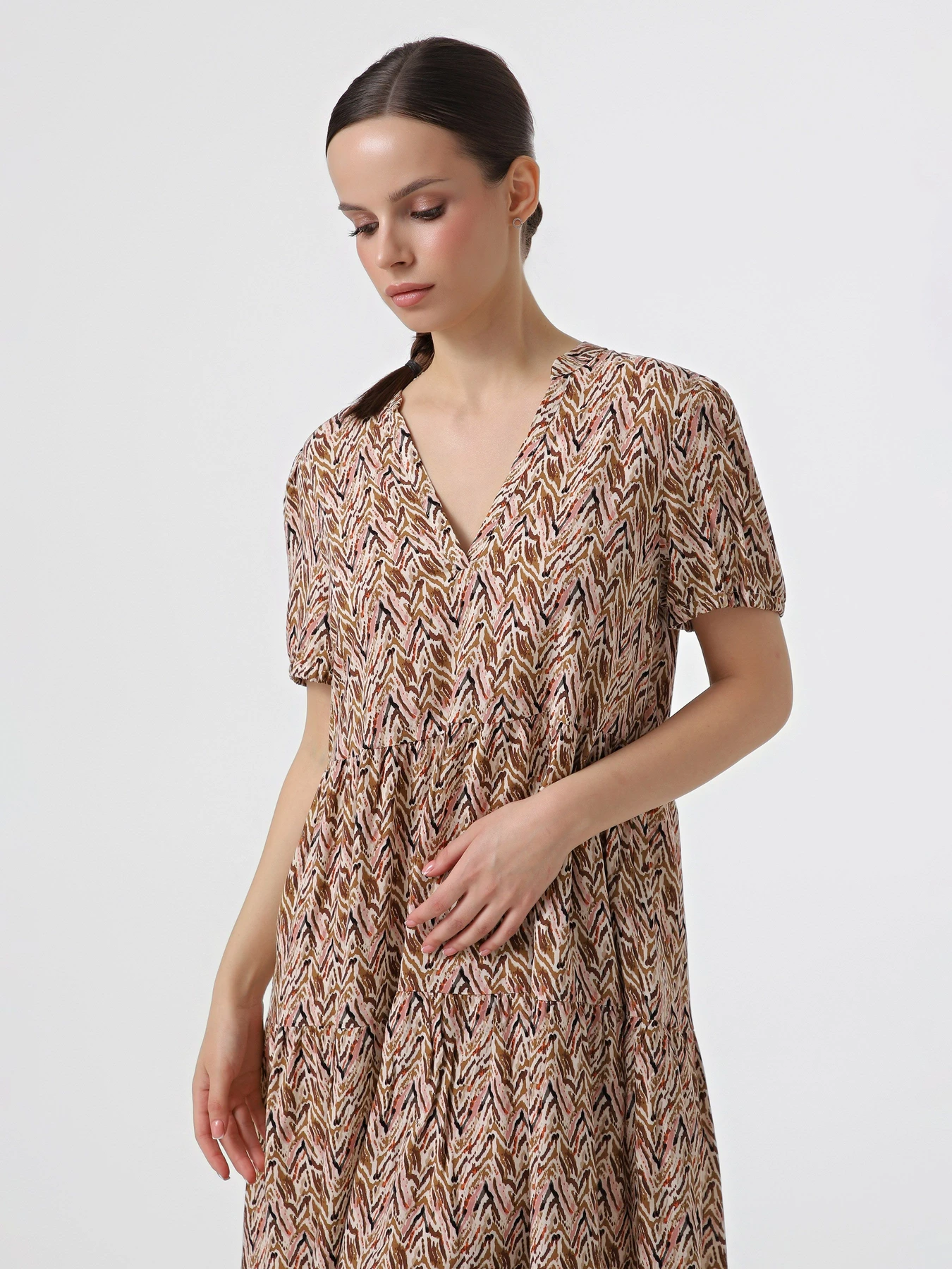 Платья Only NOVA LIFE VIS S/S THEA DRESS модель 15222215_Dull Gold 716 Abstract zig Фото