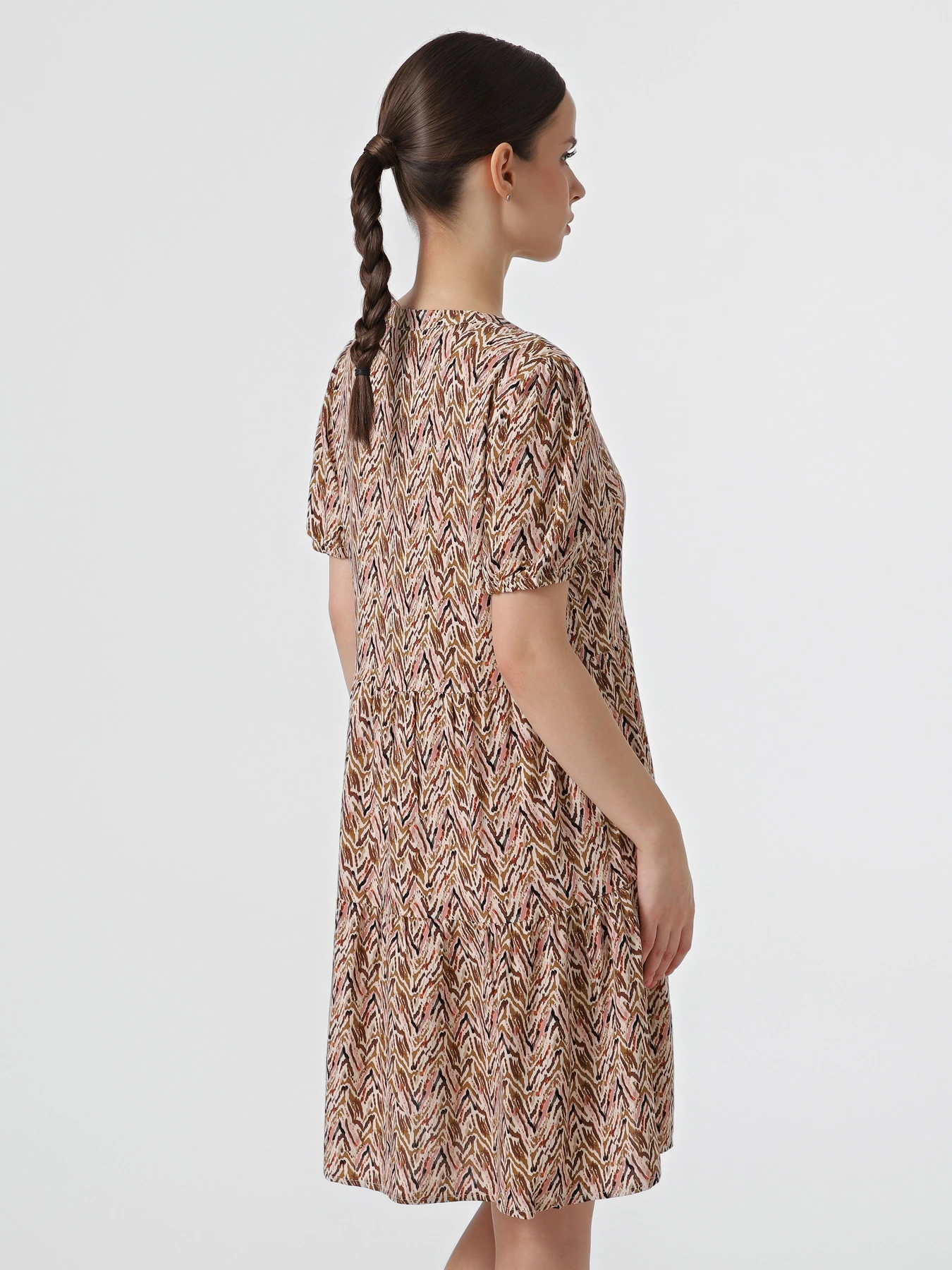 Платья Only NOVA LIFE VIS S/S THEA DRESS модель 15222215_Dull Gold 716 Abstract zig Фото