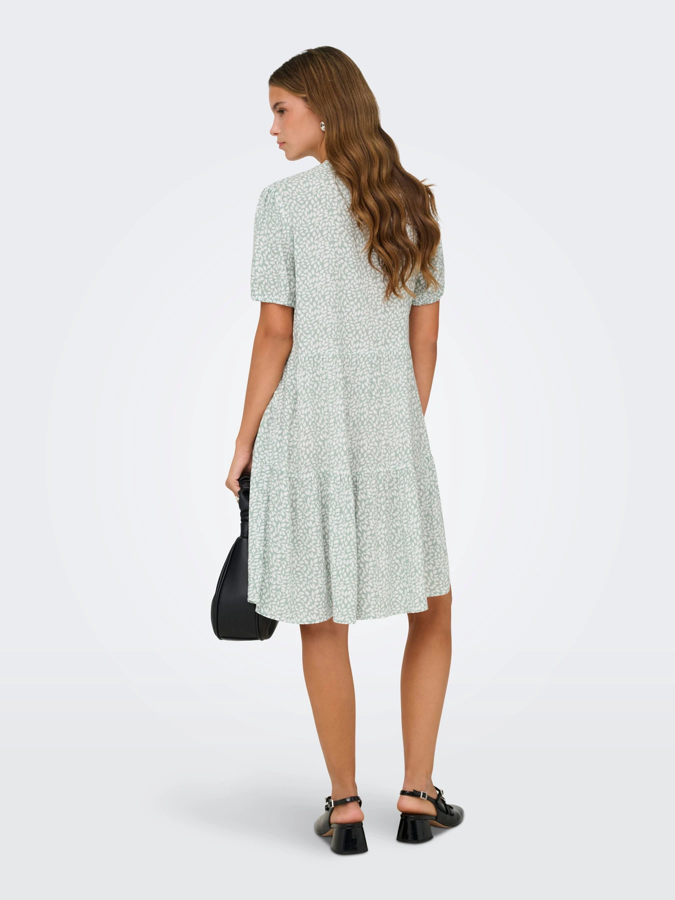 Платья Only NOVA LIFE VIS S/S THEA DRESS модель 15222215_Jadeite 724 Coffee leaf Платья Only NOVA LIFE VIS S/S THEA DRESS модель 15222215_Jadeite 724 Coffee leaf Фото