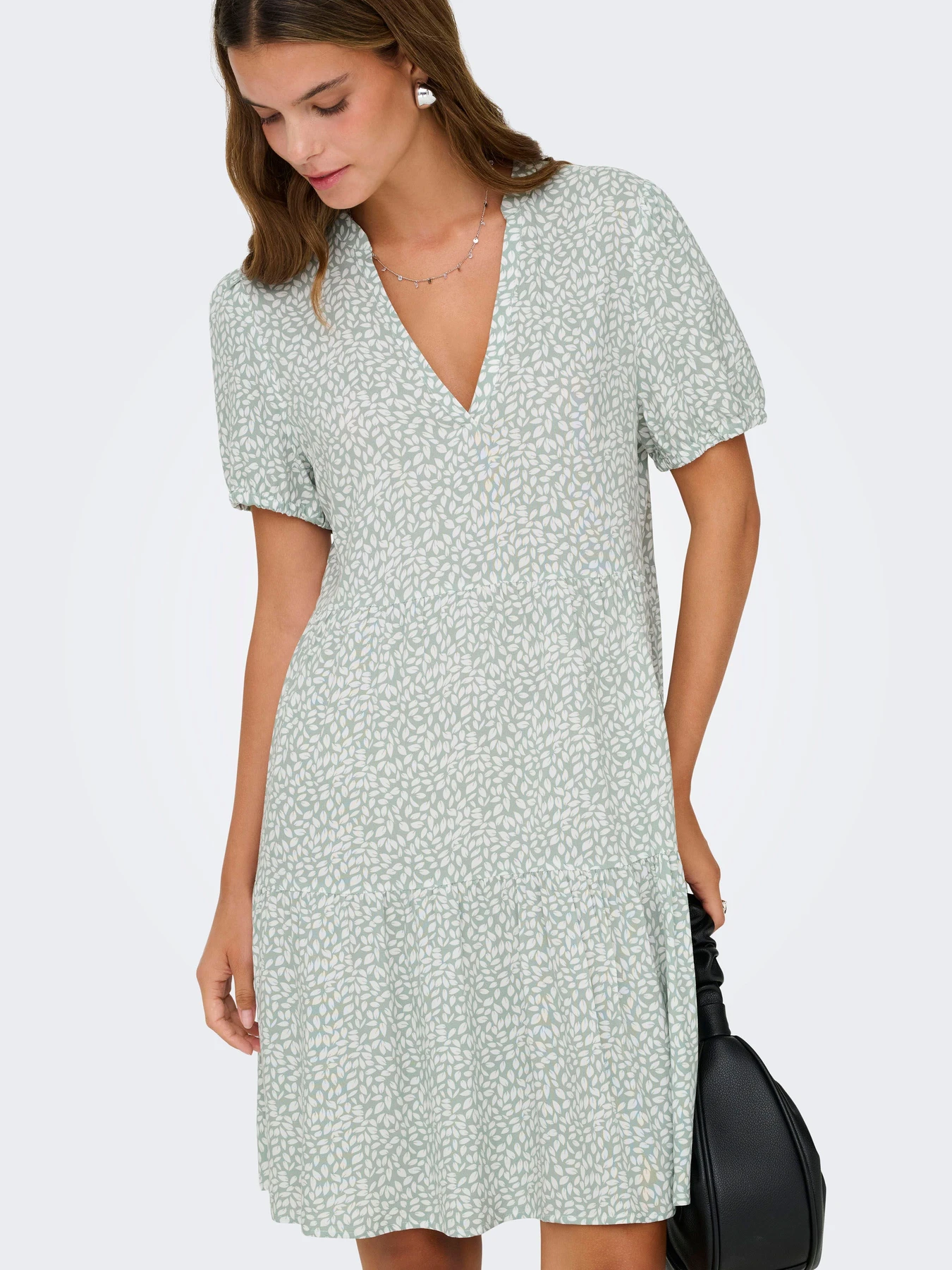Платья Only NOVA LIFE VIS S/S THEA DRESS модель 15222215_Jadeite 724 Coffee leaf Платья Only NOVA LIFE VIS S/S THEA DRESS модель 15222215_Jadeite 724 Coffee leaf Фото